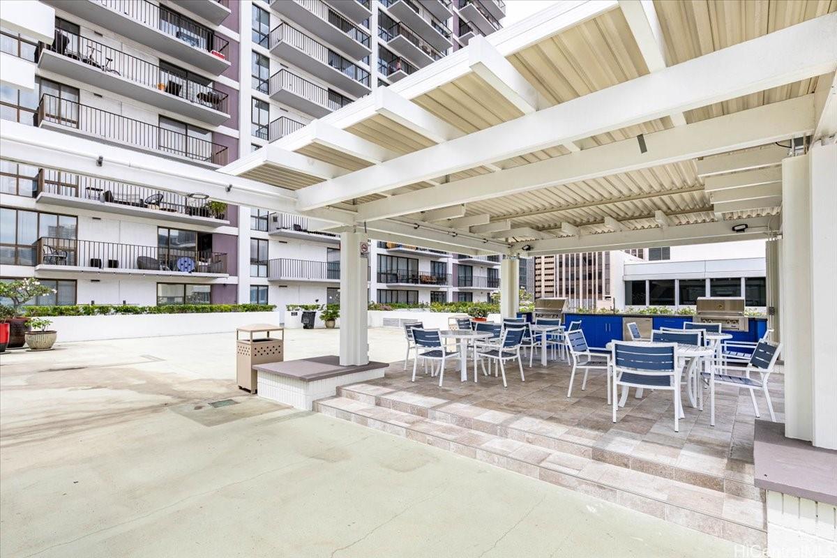 225 Queen Street  Unit 11E