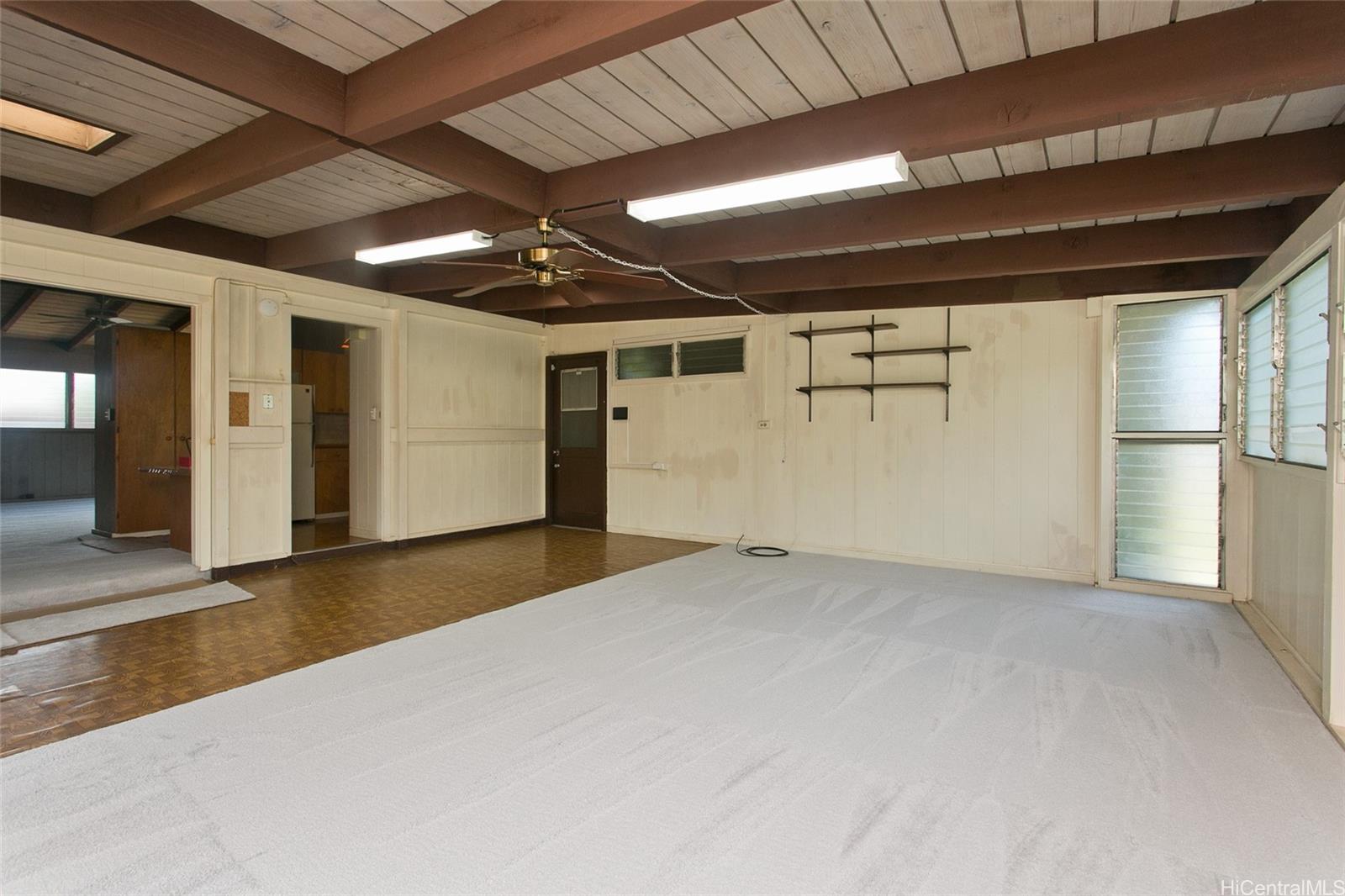 Photo 9 of 21