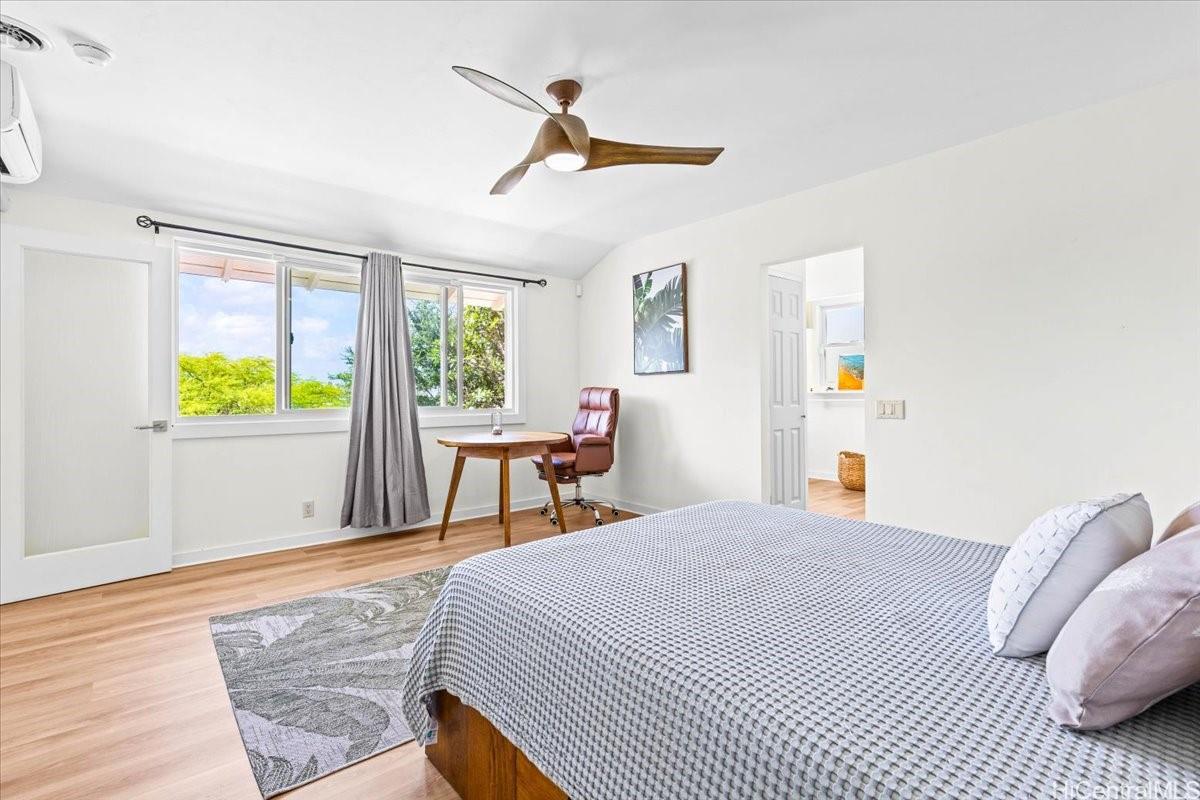 Photo 13 of 25