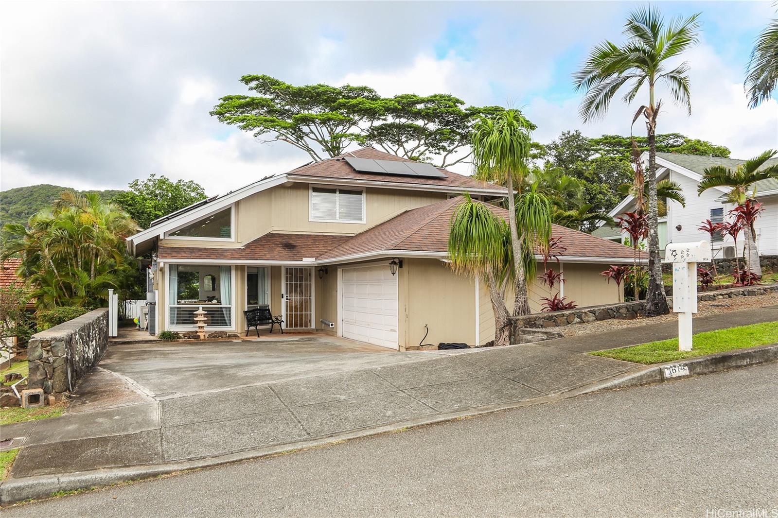 1614 Paukiki Street
