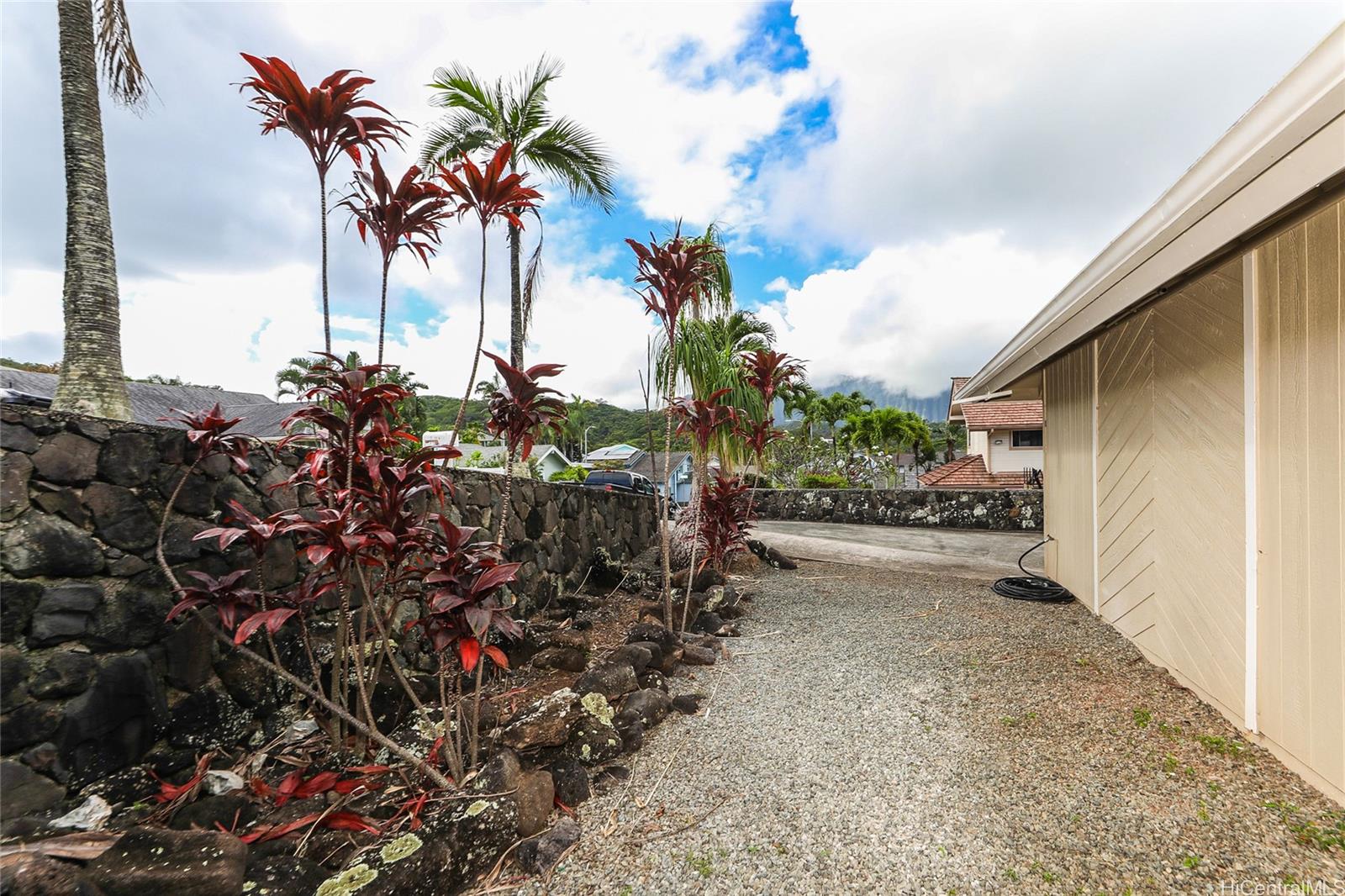 1614 Paukiki Street