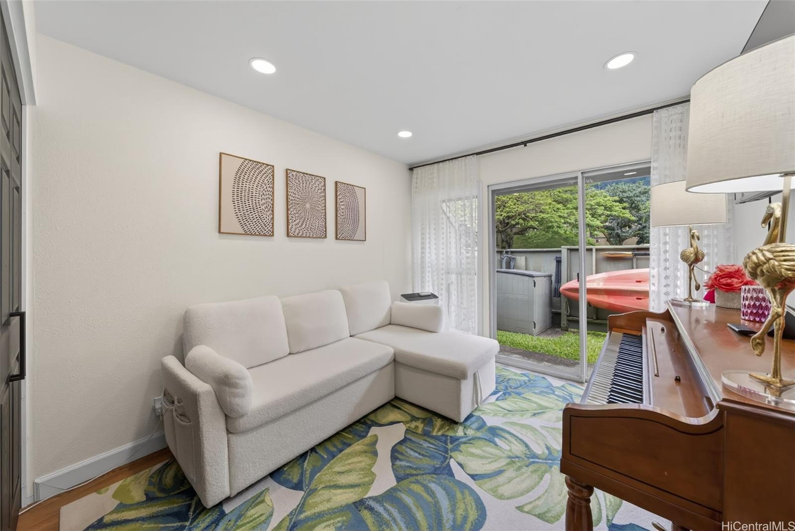 Photo 21 of 25