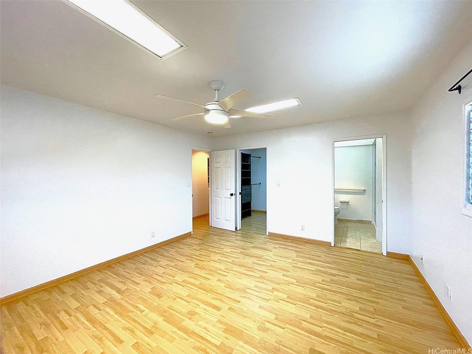 Photo 6 of 25
