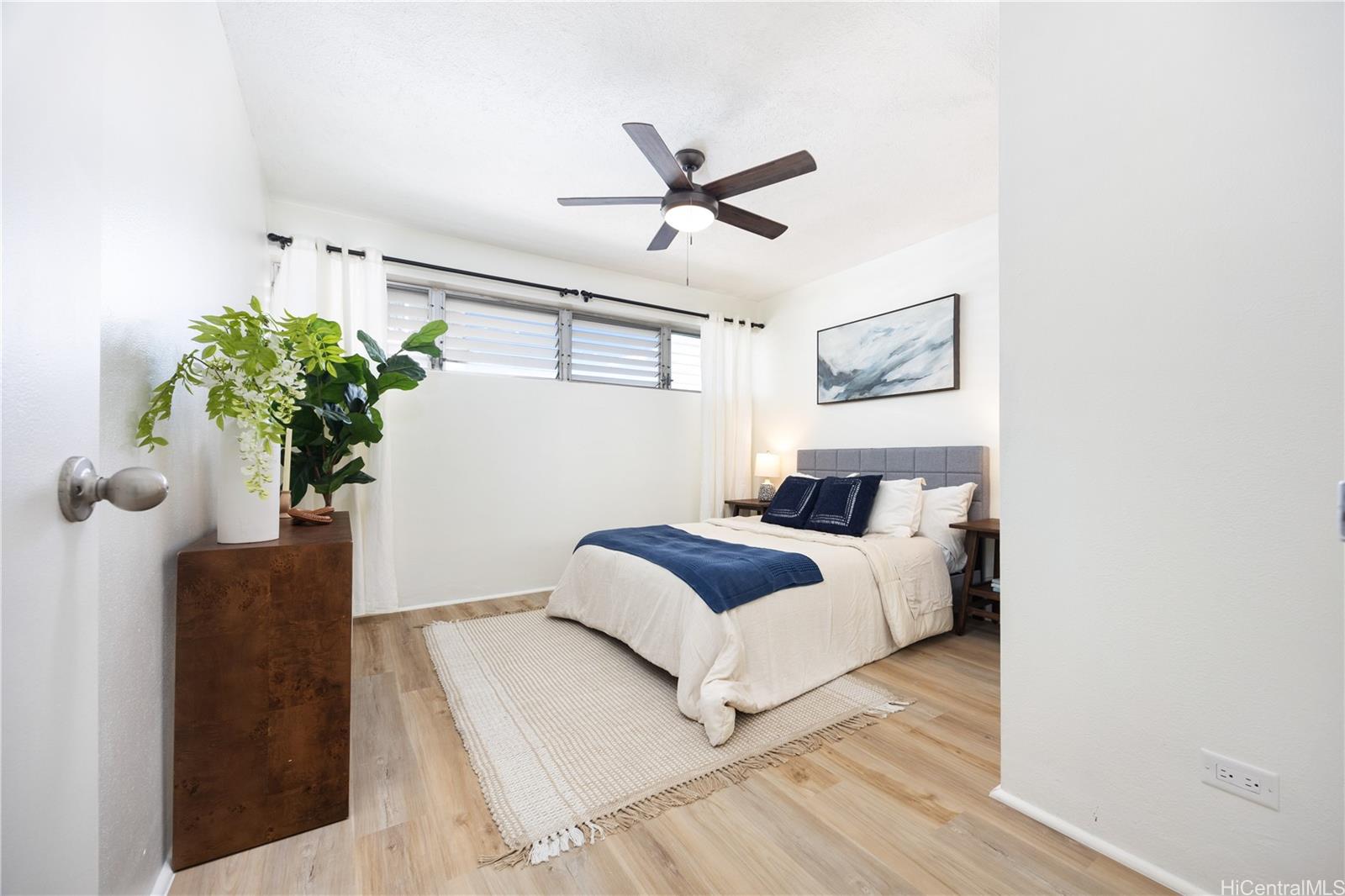 Photo 3 of 25