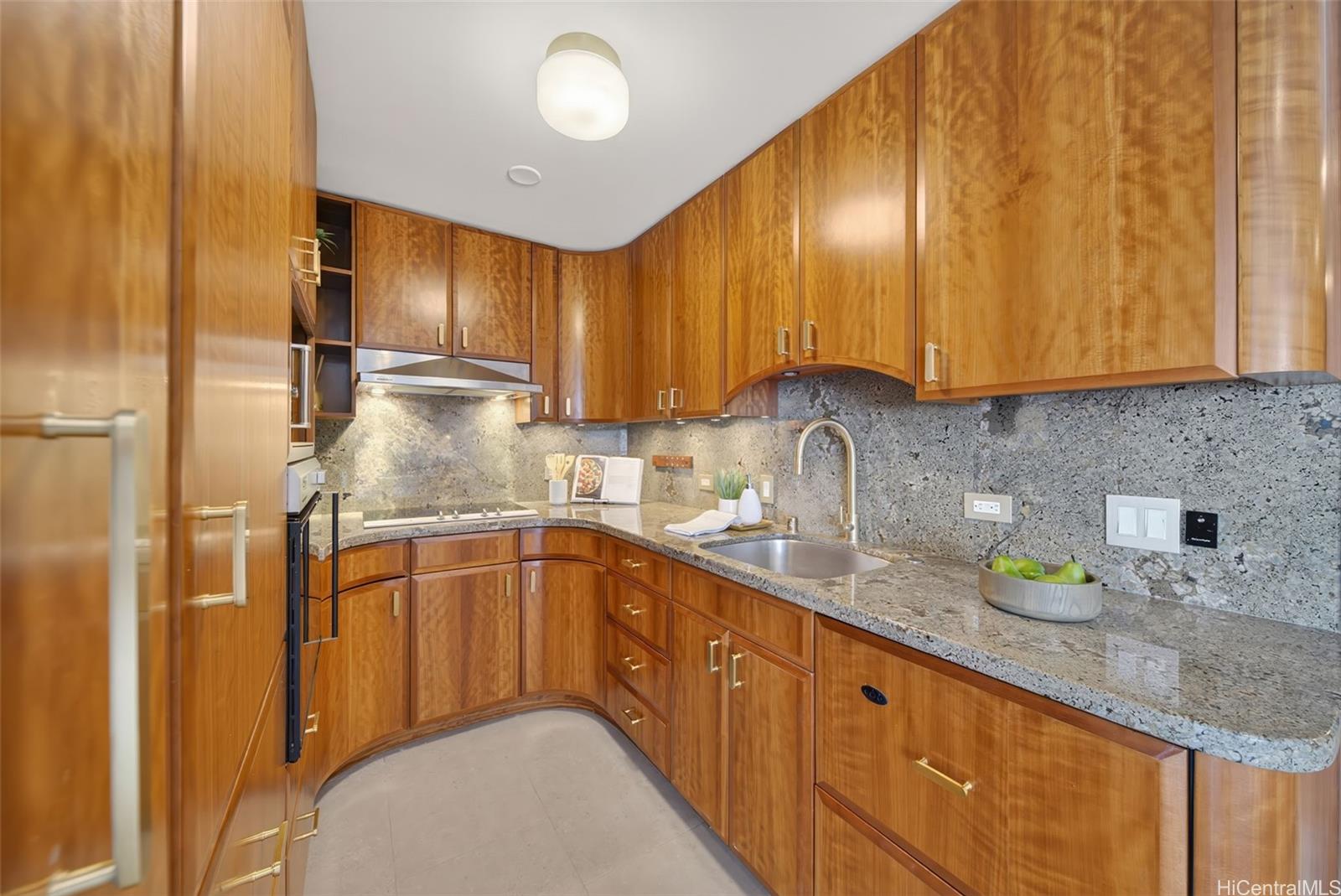 2979 Kalakaua Avenue  Unit 804