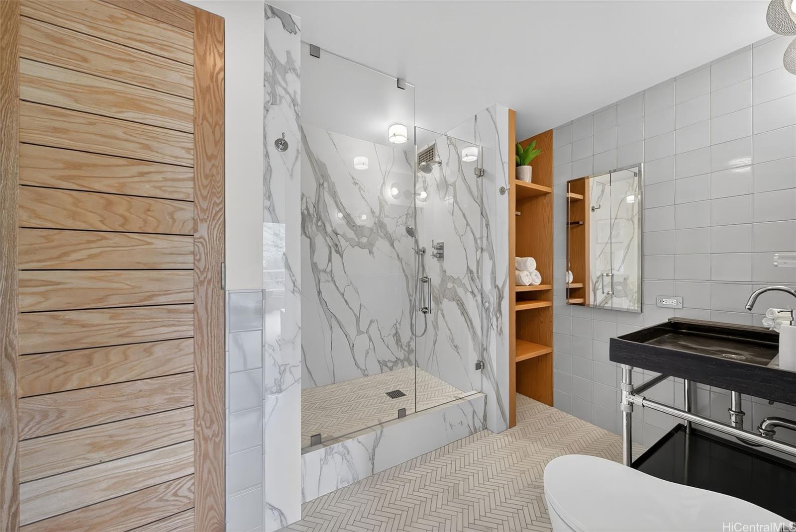 2979 Kalakaua Avenue  Unit 804