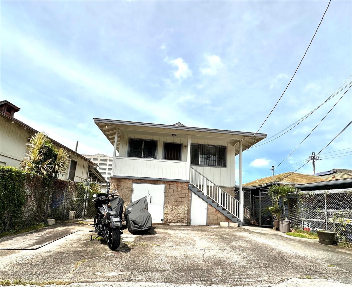 1843 B Liliha Street