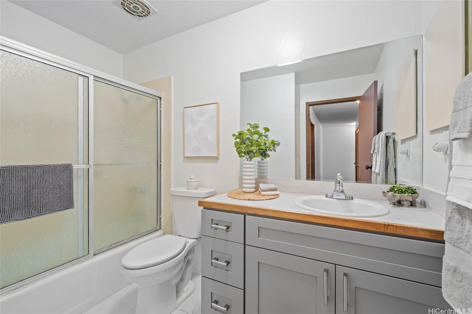 390F Haleloa Place  Unit A306