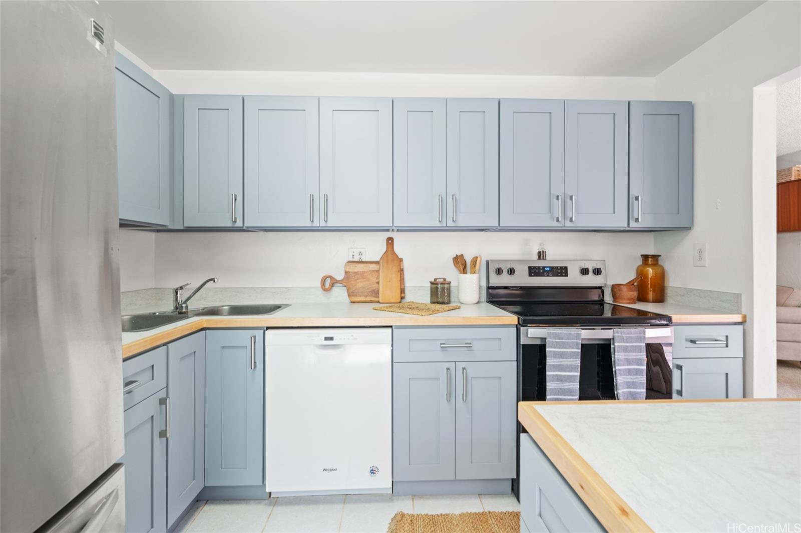 390F Haleloa Place  Unit A306