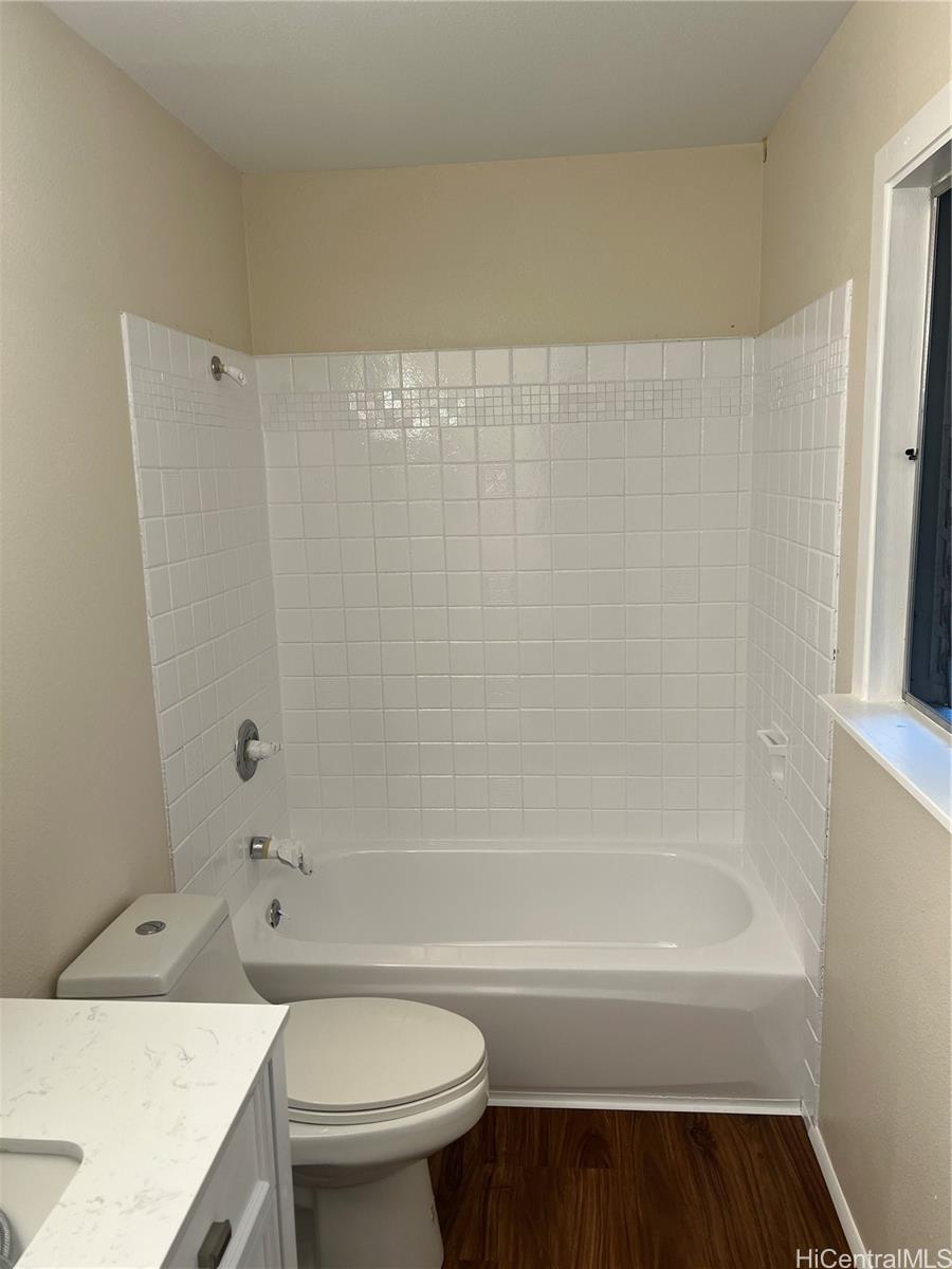 Photo 7 of 25