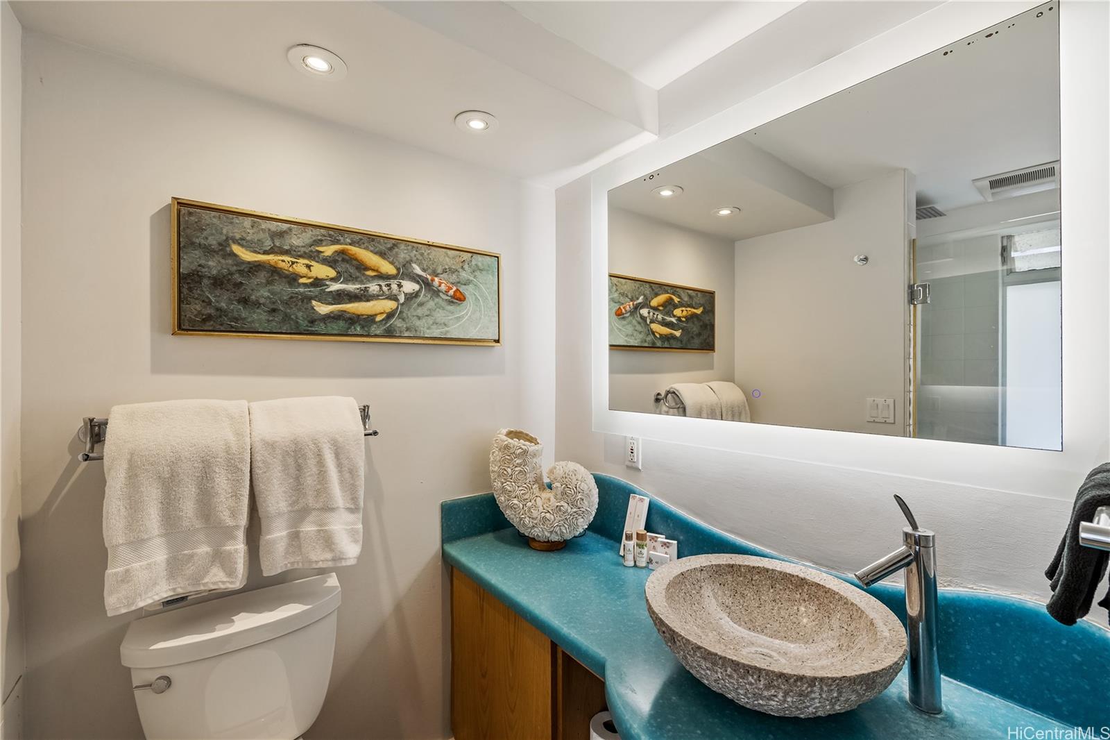 2895 Kalakaua Avenue  Unit 206
