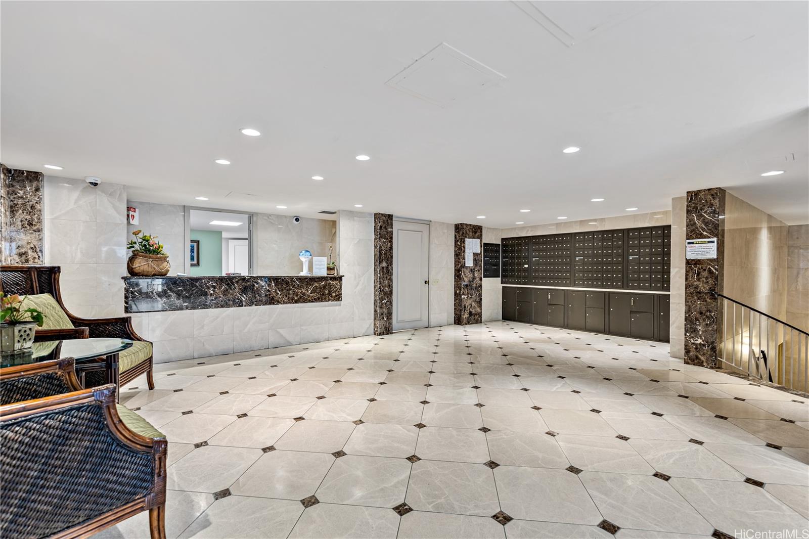 2895 Kalakaua Avenue  Unit 206