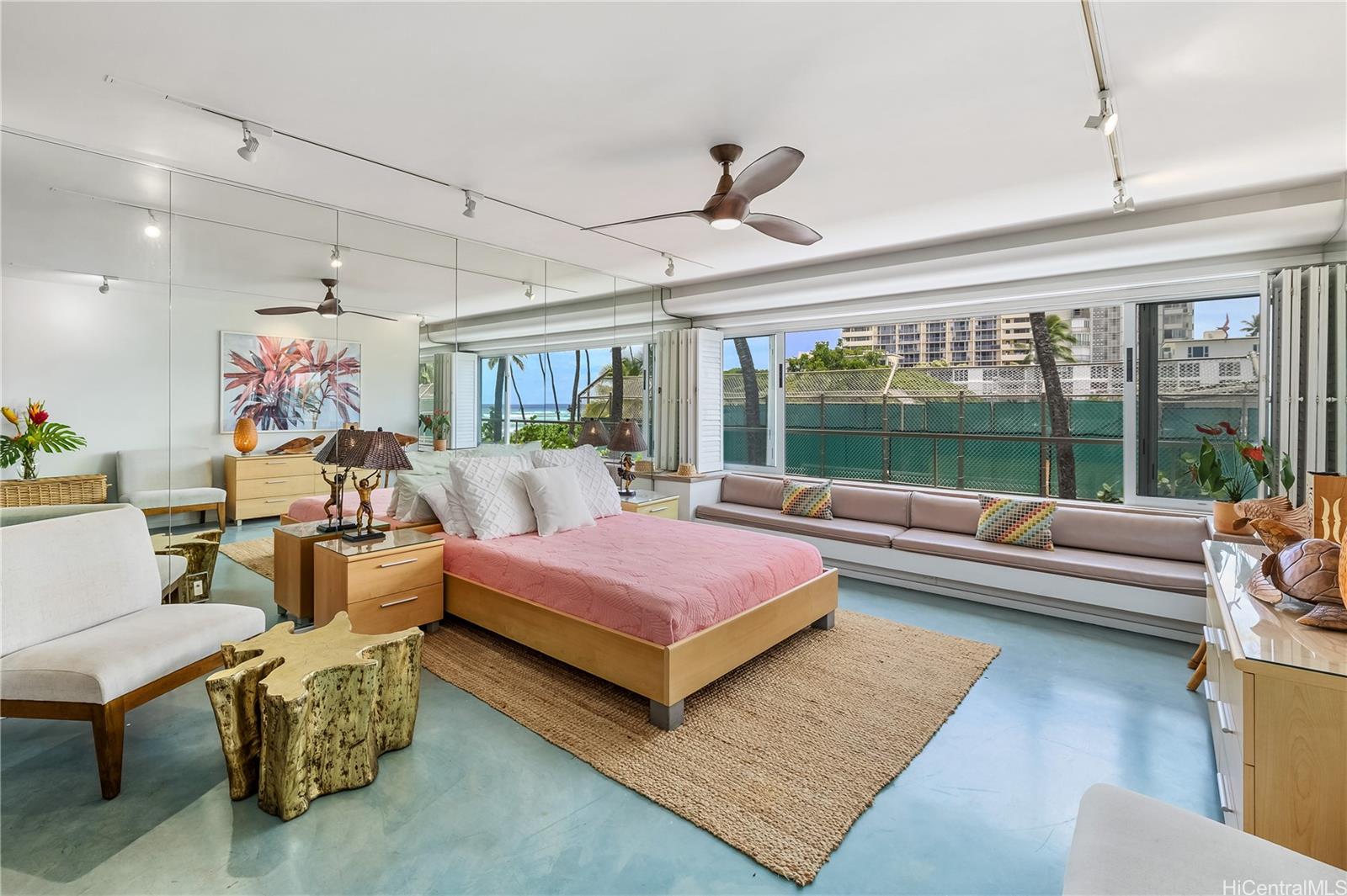 2895 Kalakaua Avenue  Unit 206
