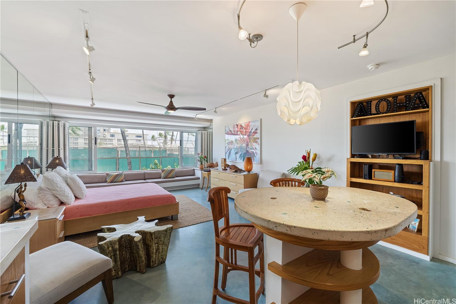 2895 Kalakaua Avenue  Unit 206