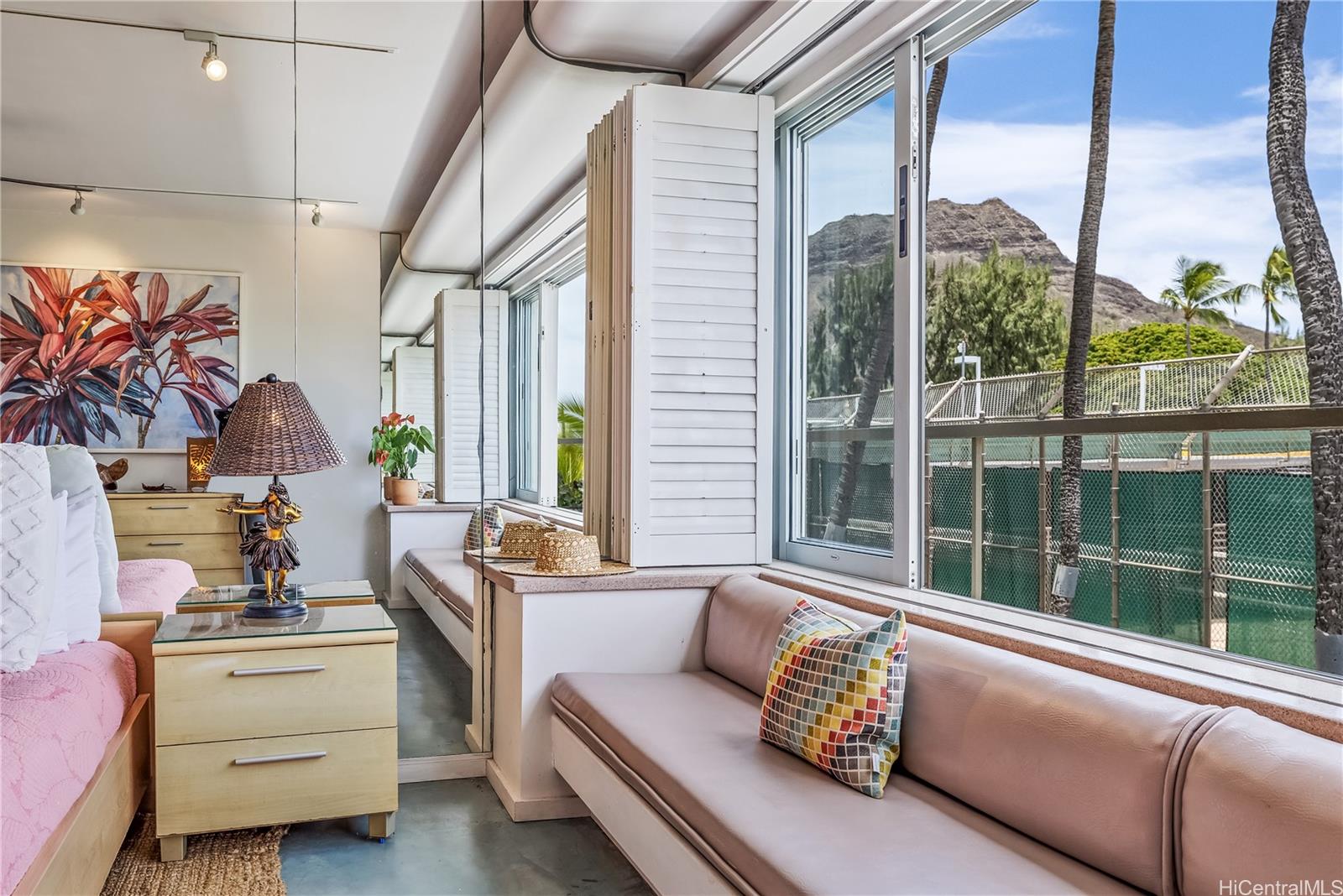 2895 Kalakaua Avenue  Unit 206