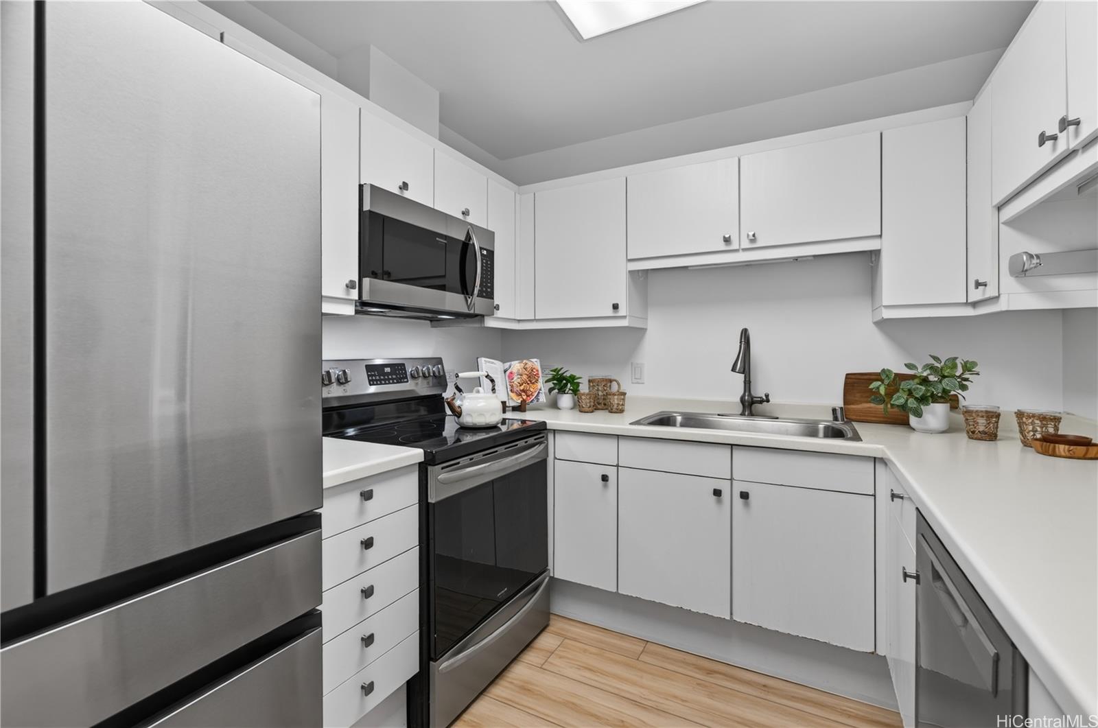 725 Kapiolani Boulevard  Unit 1004