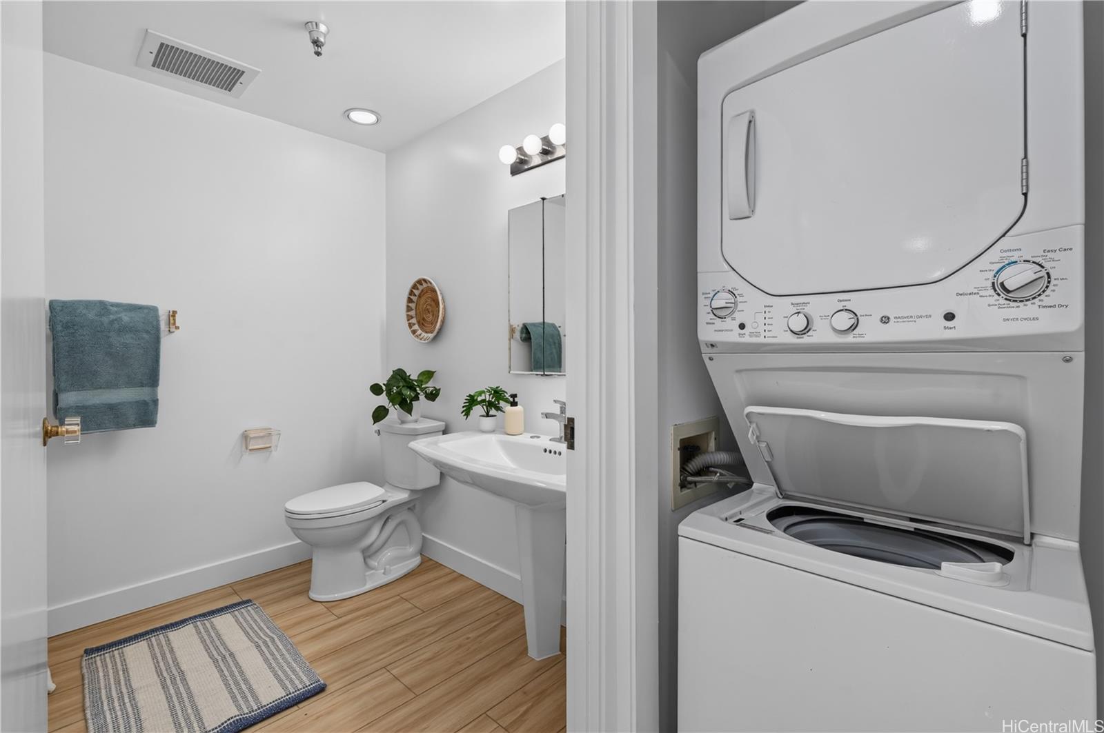725 Kapiolani Boulevard  Unit 1004