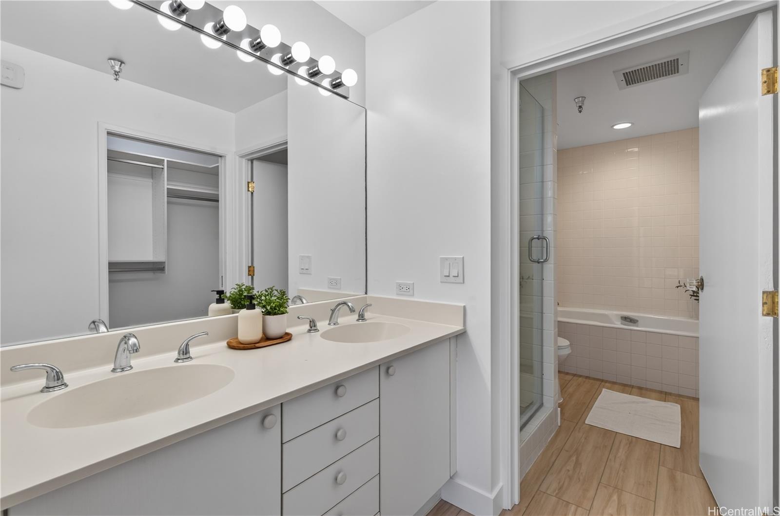 725 Kapiolani Boulevard  Unit 1004