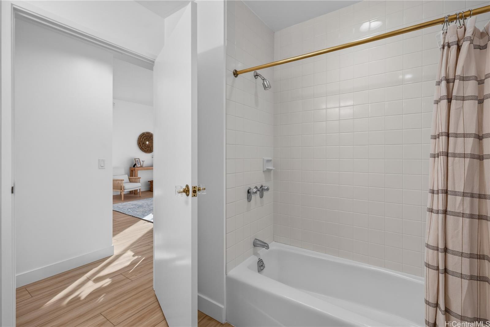 725 Kapiolani Boulevard  Unit 1004