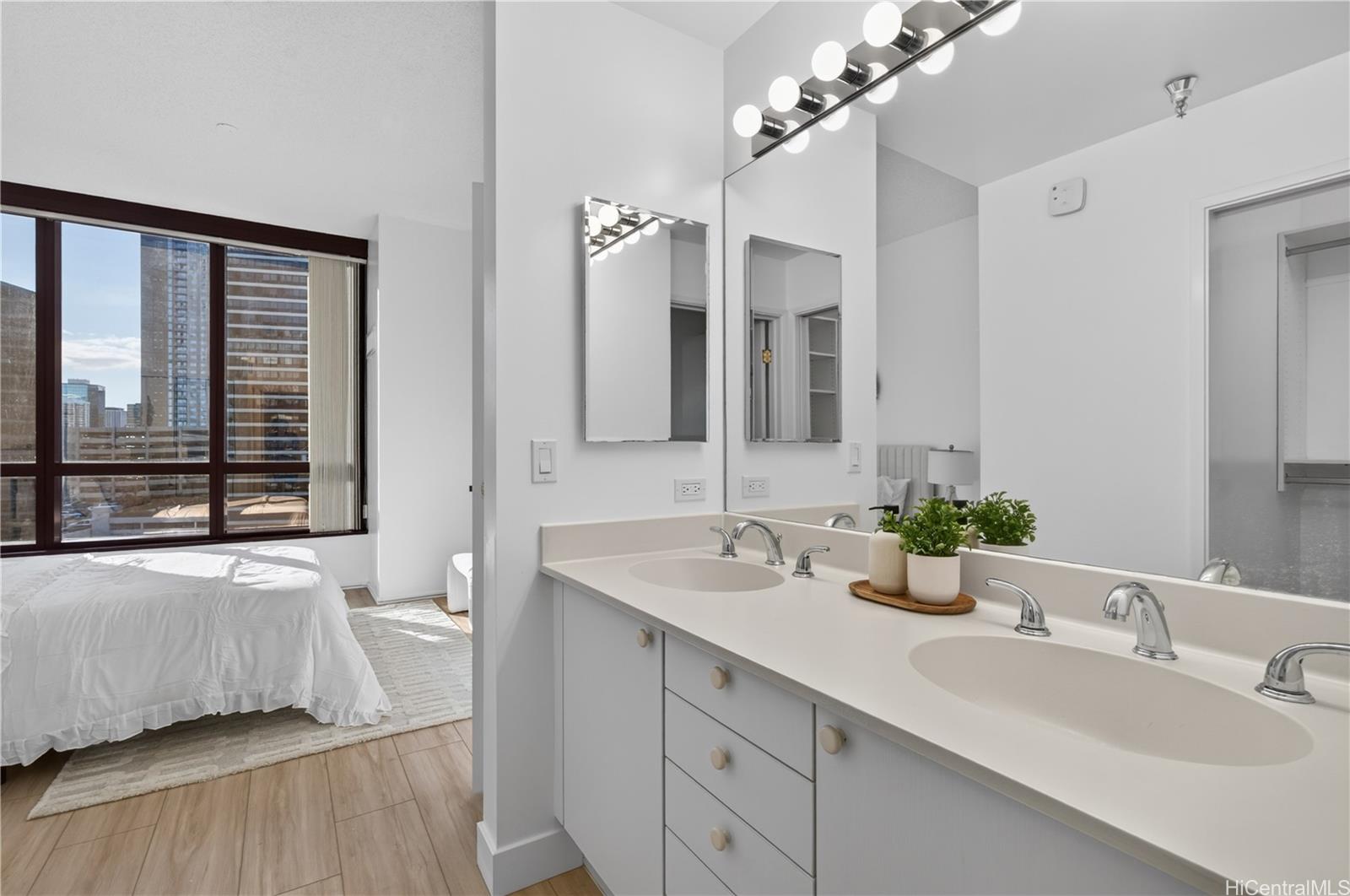 725 Kapiolani Boulevard  Unit 1004