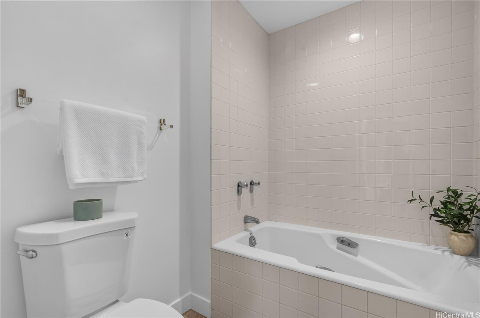 725 Kapiolani Boulevard  Unit 1004