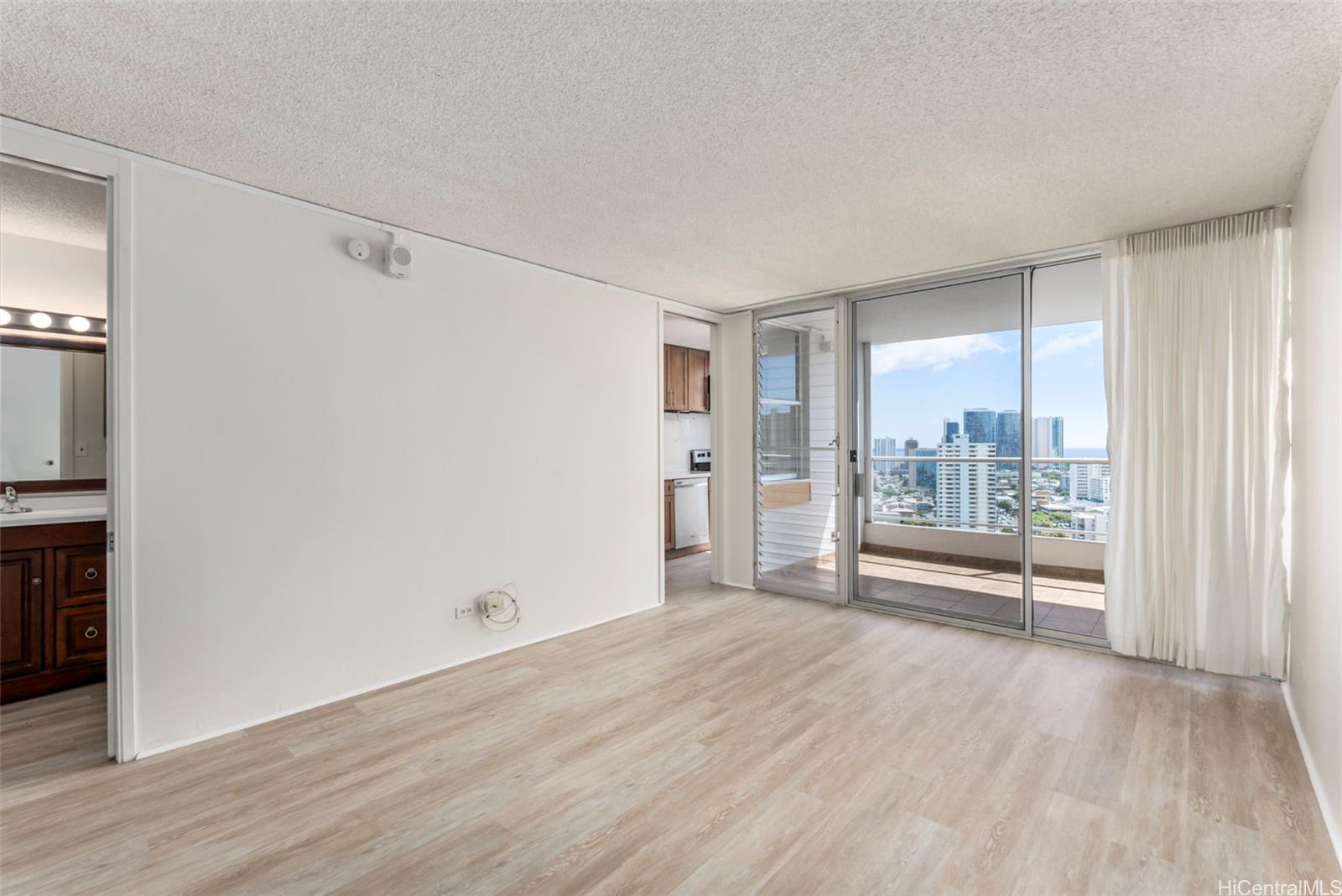 1556 Piikoi Street PH2002
