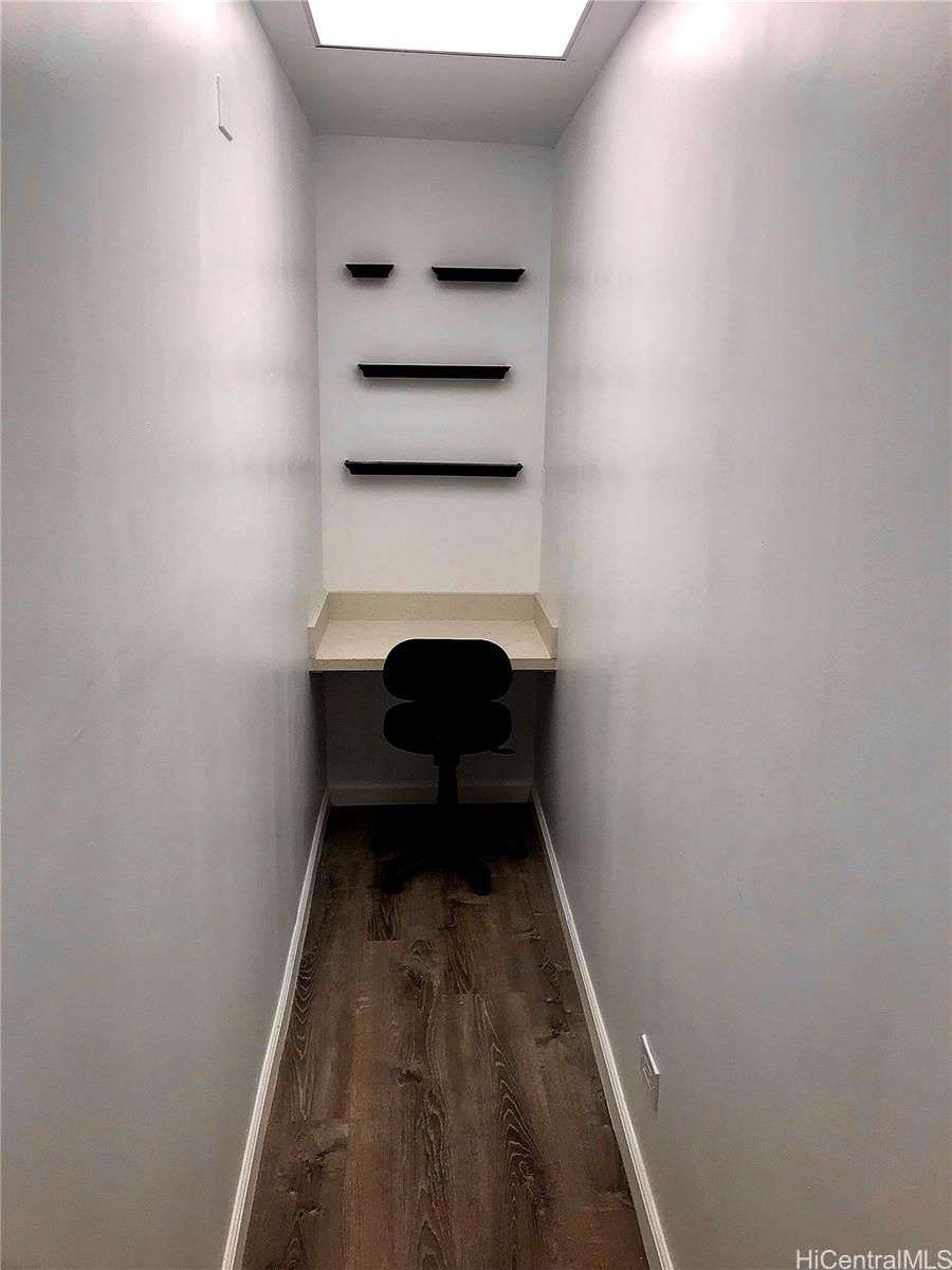1750 kalakaua Avenue  Unit 202