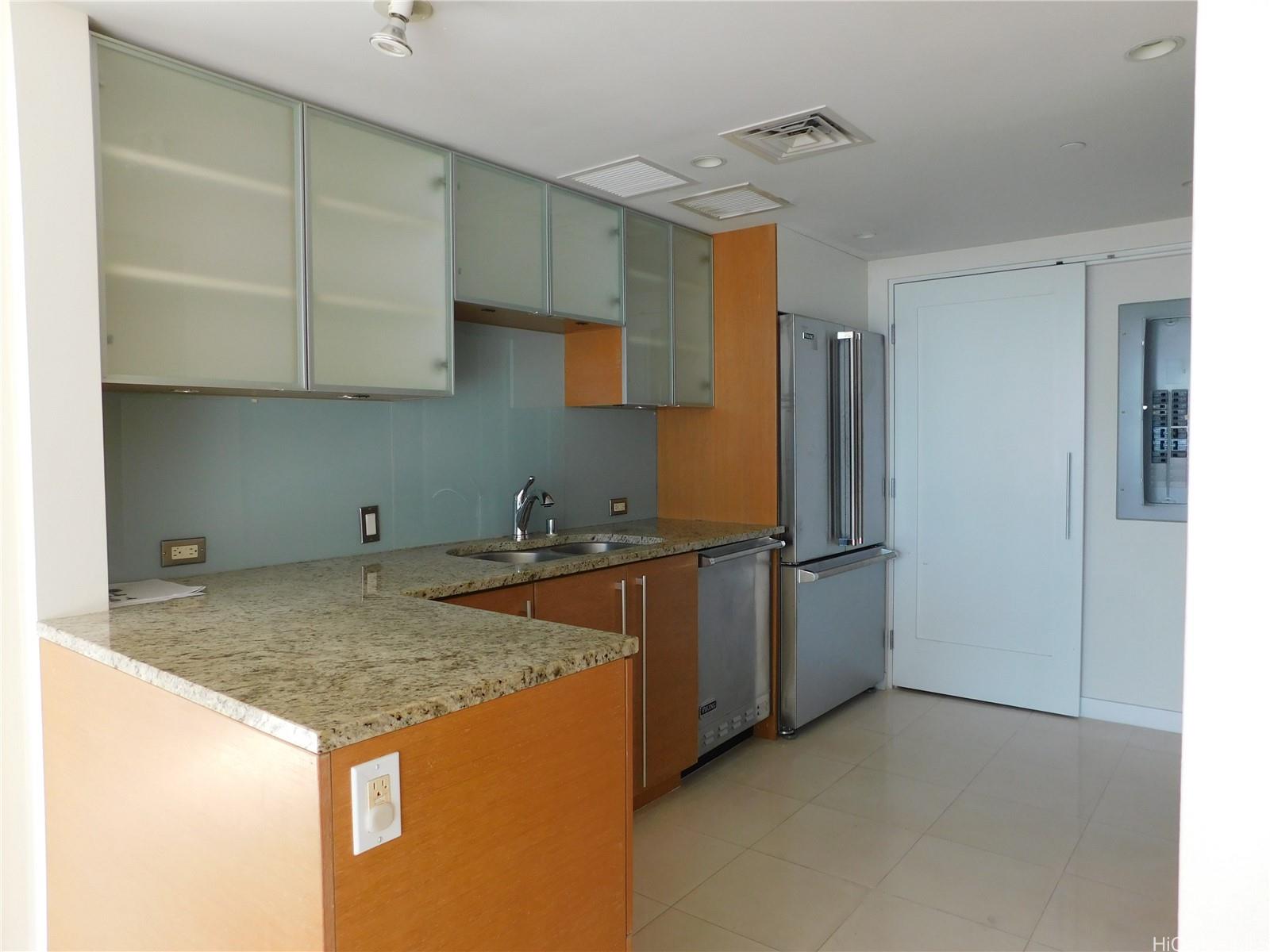 1177 Queen Street  Unit 1704