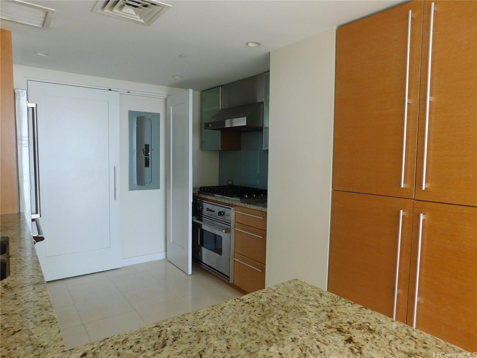 1177 Queen Street  Unit 1704