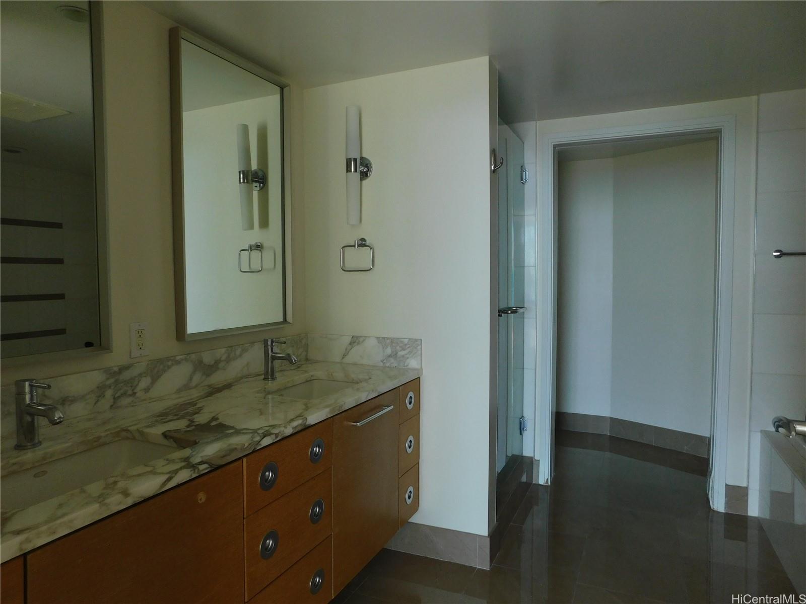 1177 Queen Street  Unit 1704