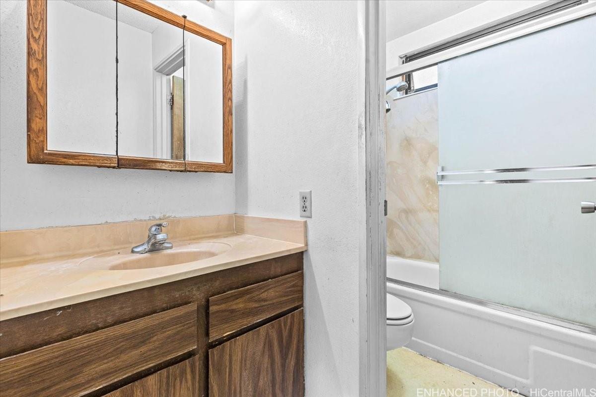 Photo 12 of 25