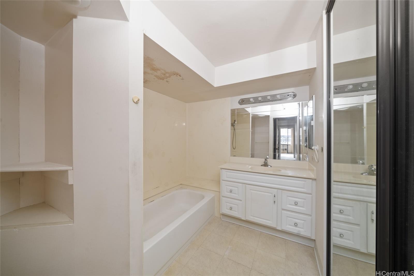 2232 Kapiolani Boulevard  Unit 404