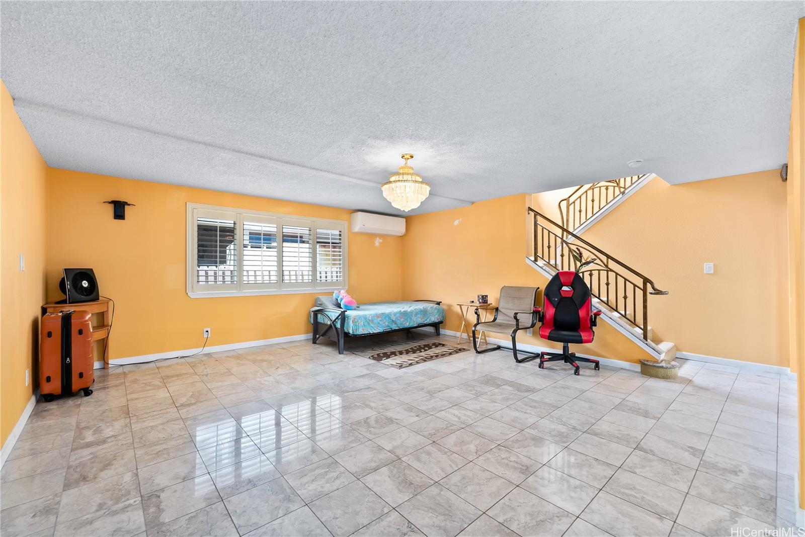 Photo 8 of 25
