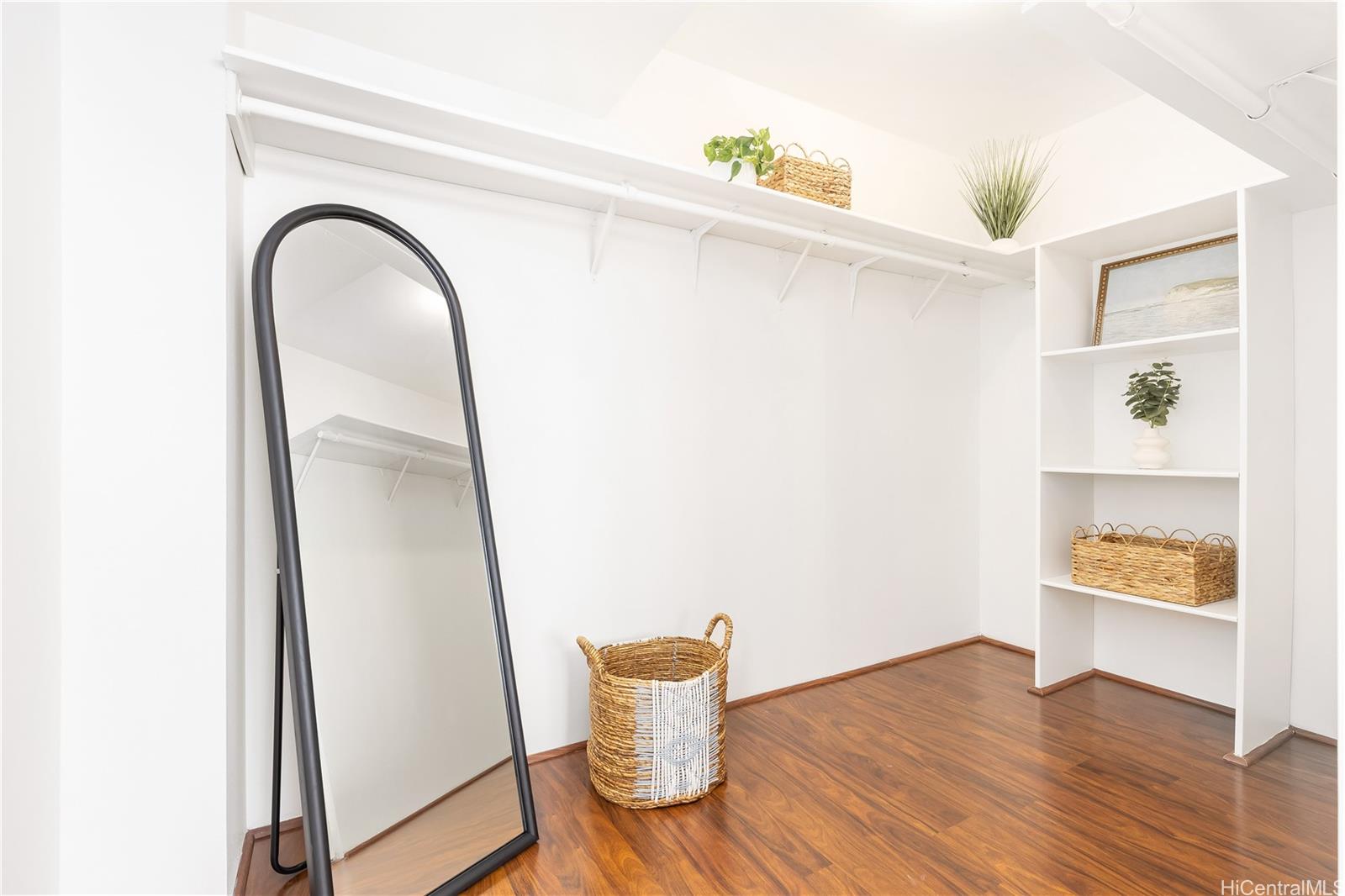 2754 Kuilei Street  Unit 1704