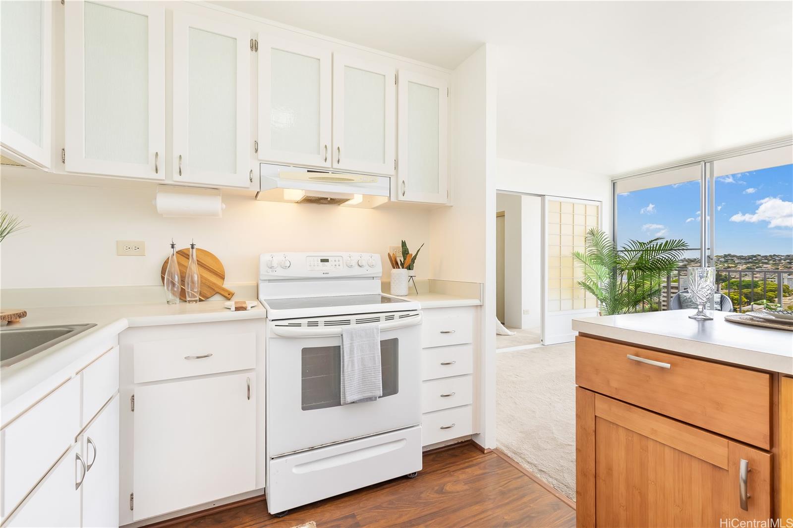 2754 Kuilei Street  Unit 1704
