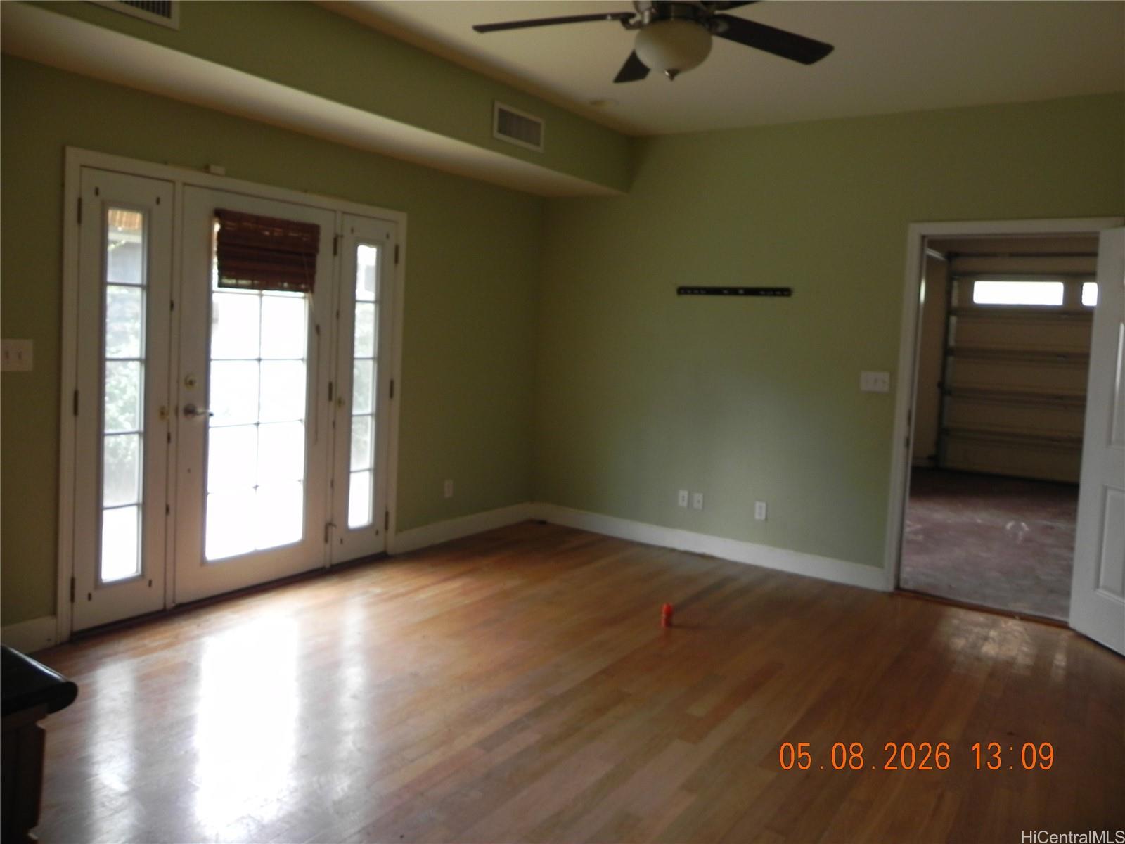 Photo 11 of 25