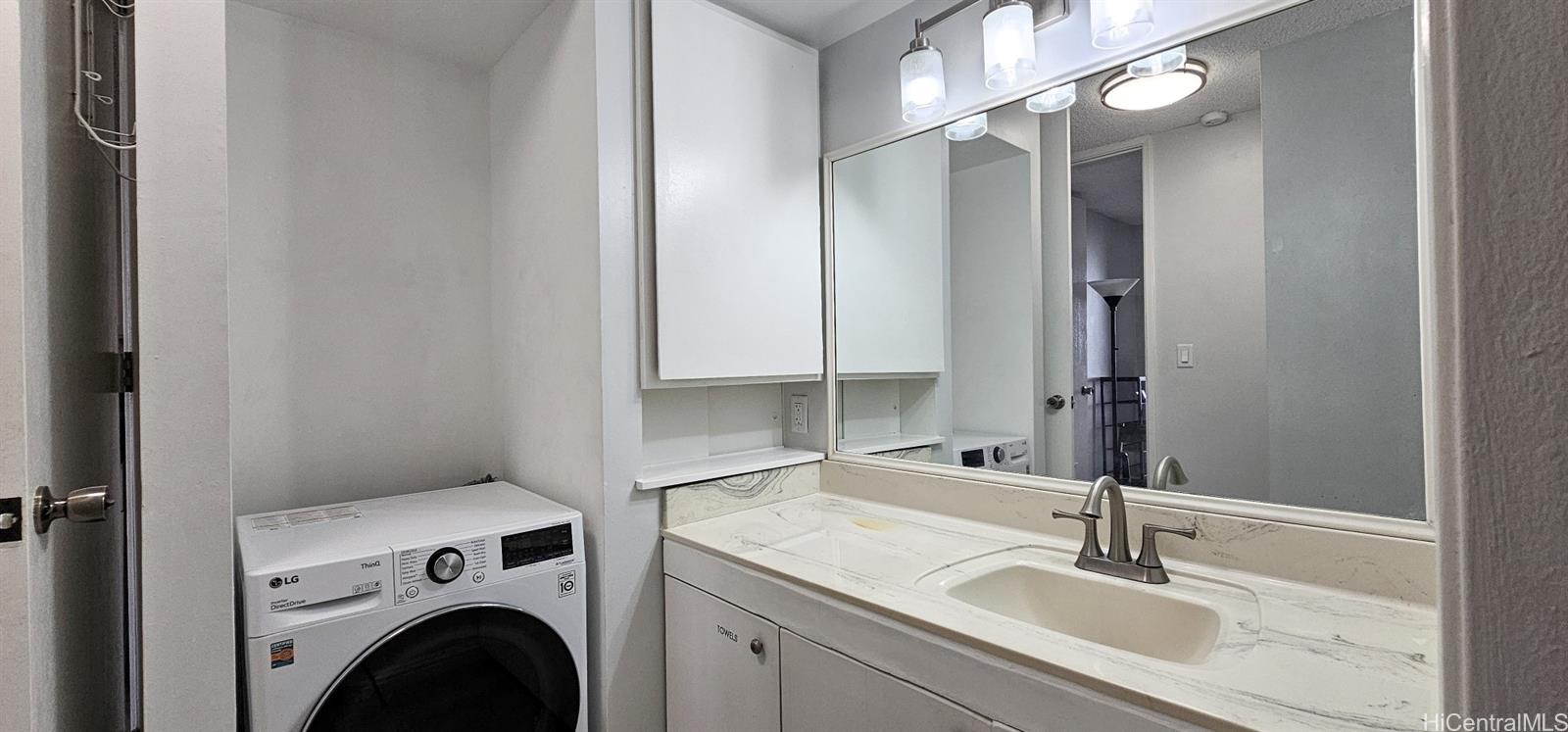 411 Hobron Lane  Unit 3705