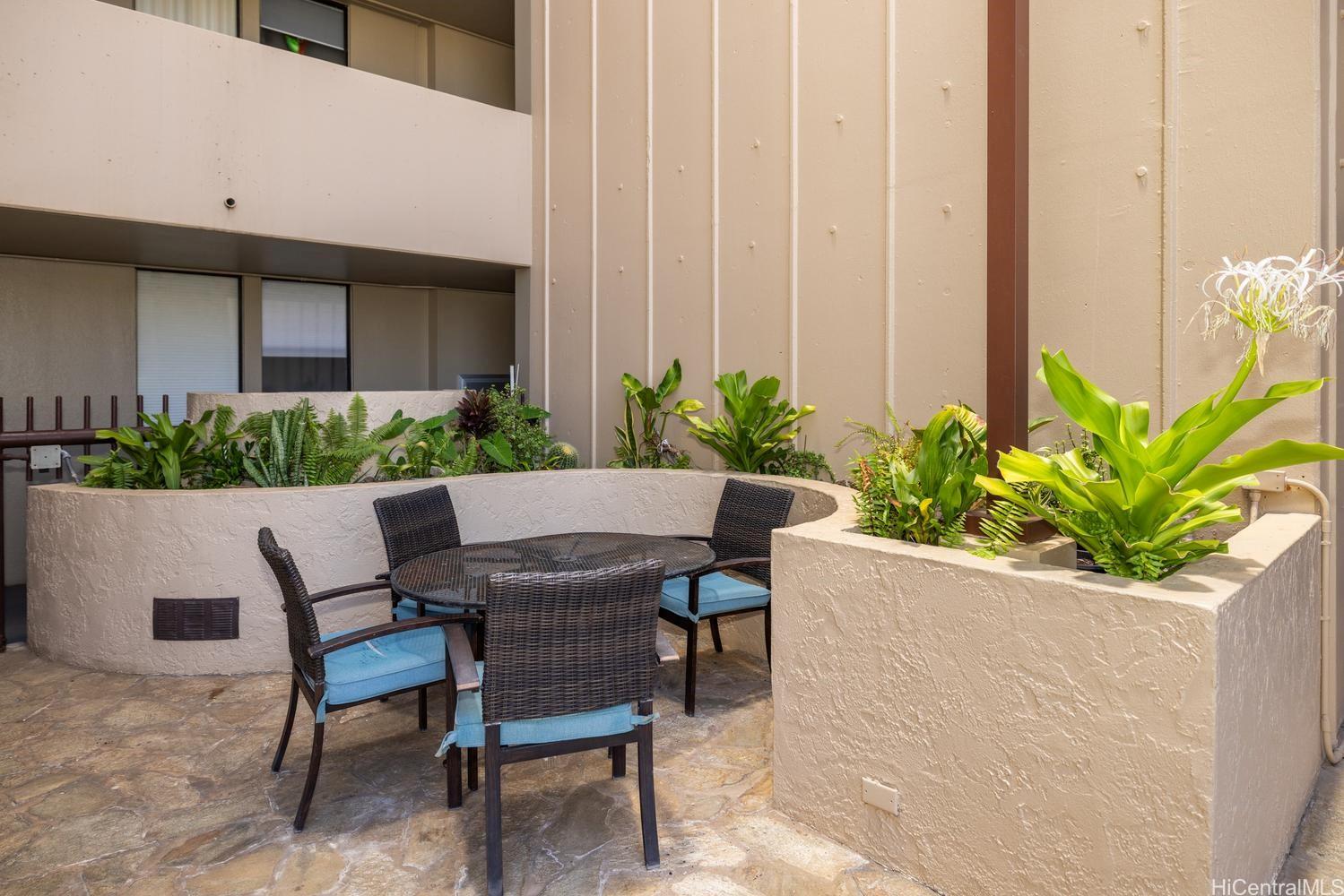 320 Liliuokalani Avenue  Unit 902