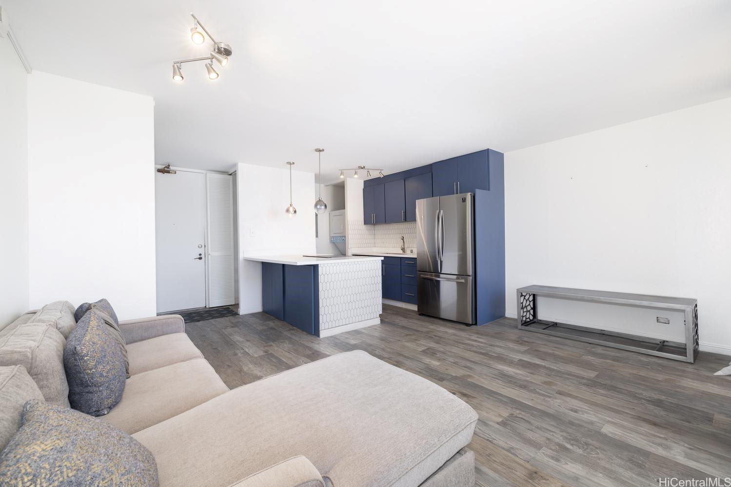 320 Liliuokalani Avenue  Unit 902