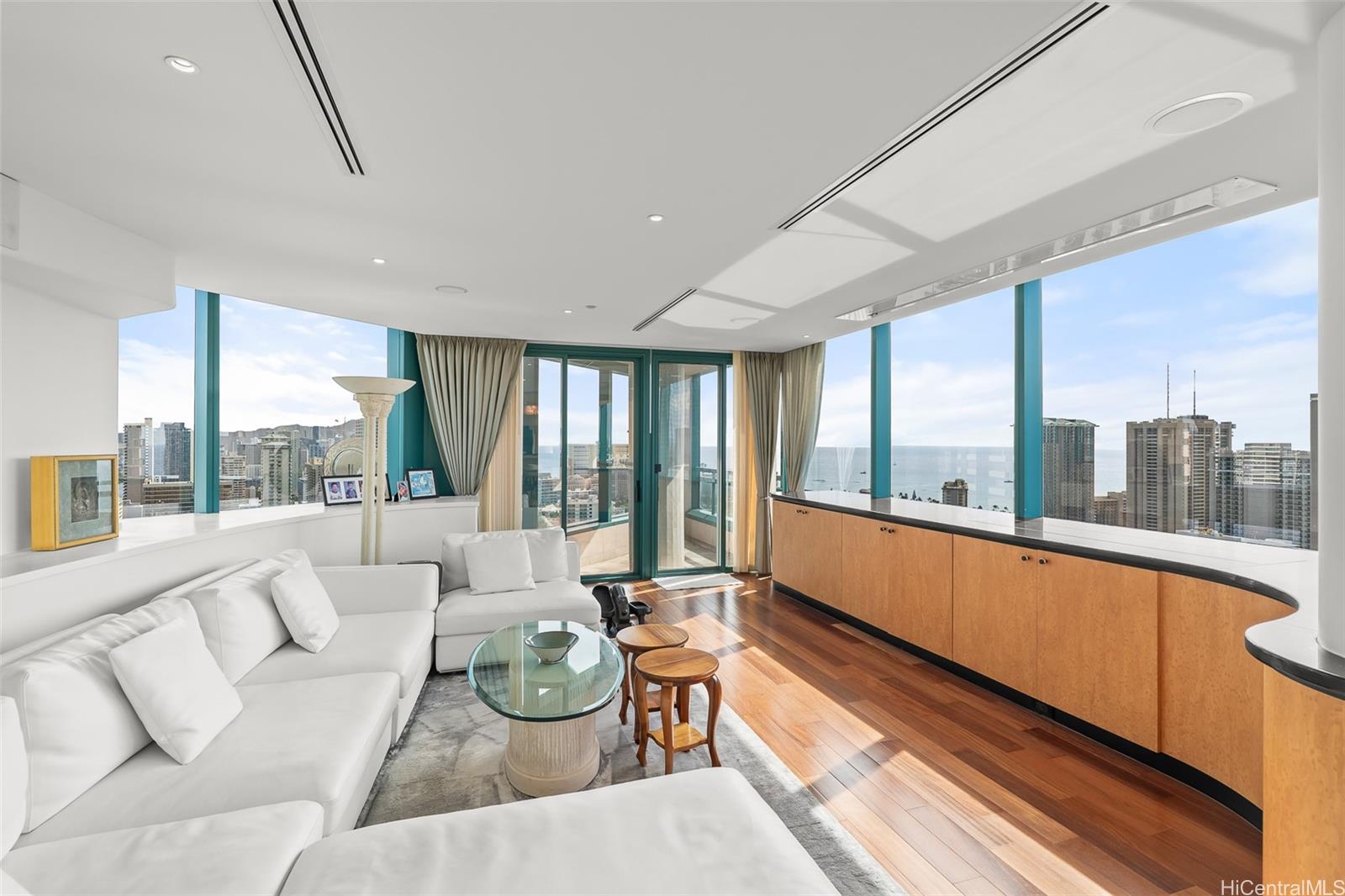 1888 Kalakaua Avenue 3704