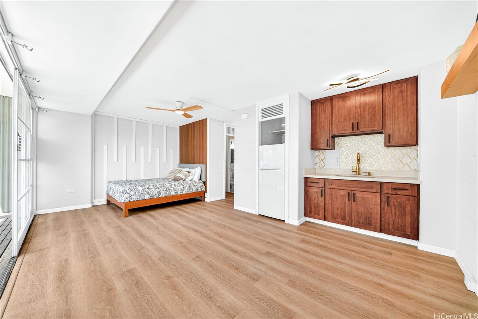 445 Kaiolu Street  Unit 401