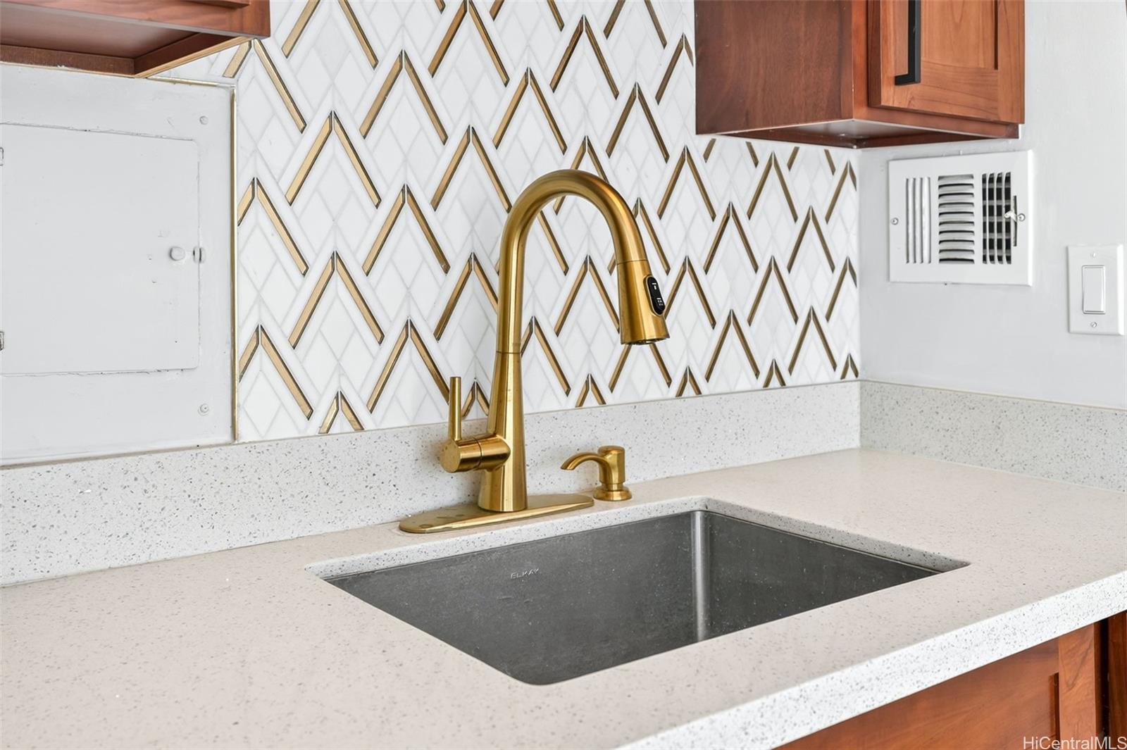 445 Kaiolu Street  Unit 401