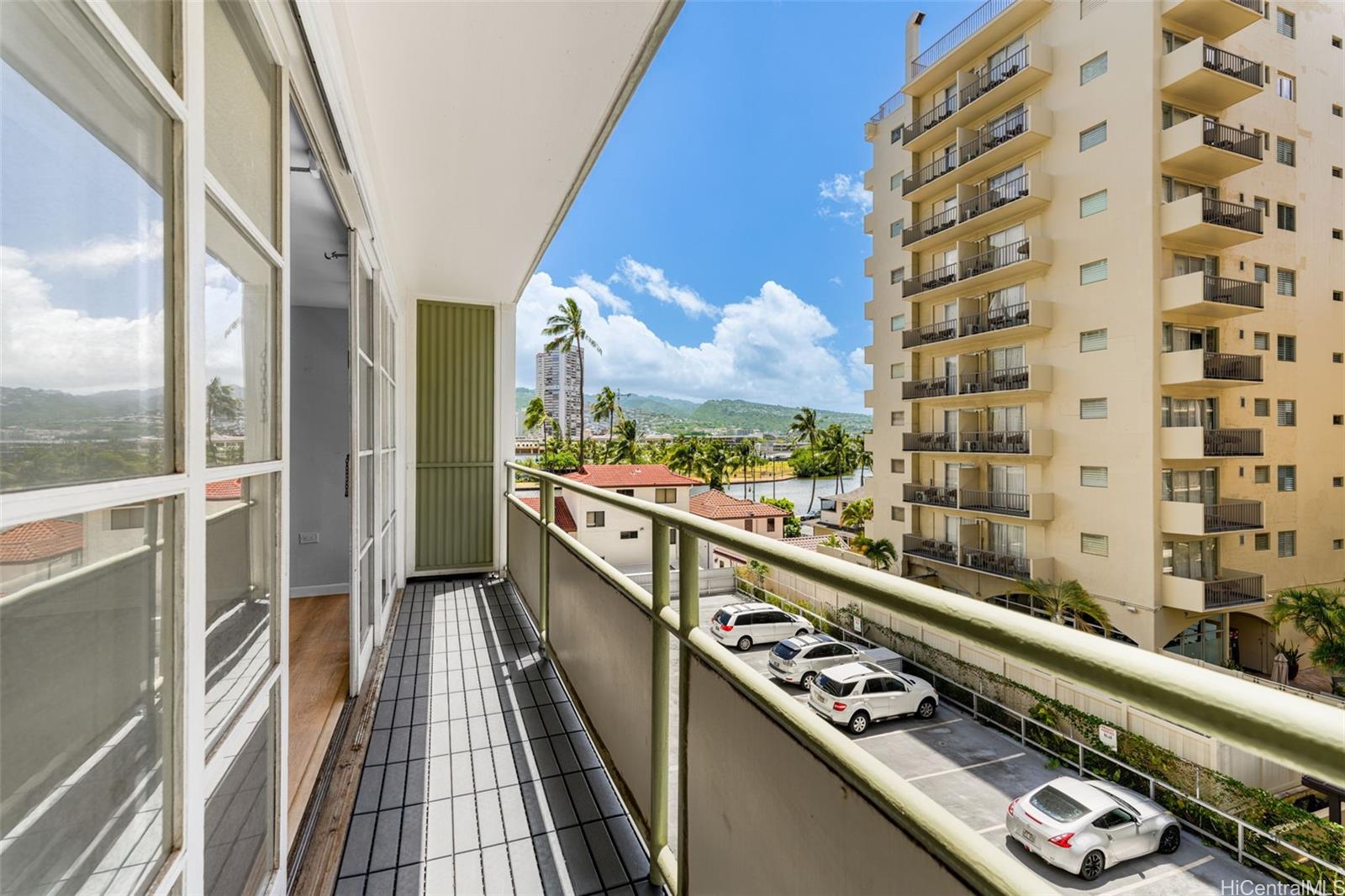 445 Kaiolu Street  Unit 401