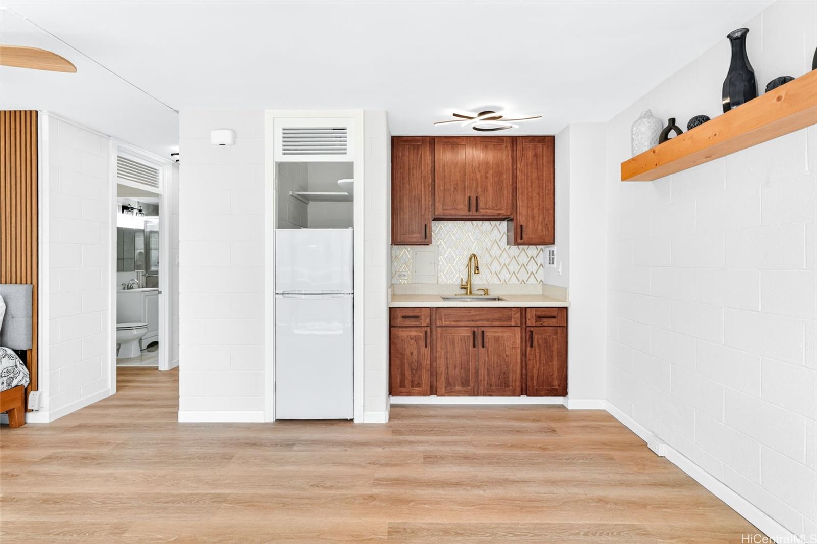 445 Kaiolu Street  Unit 401