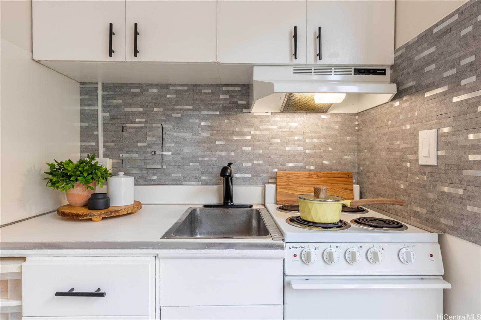 445 Kaiolu Street  Unit 604