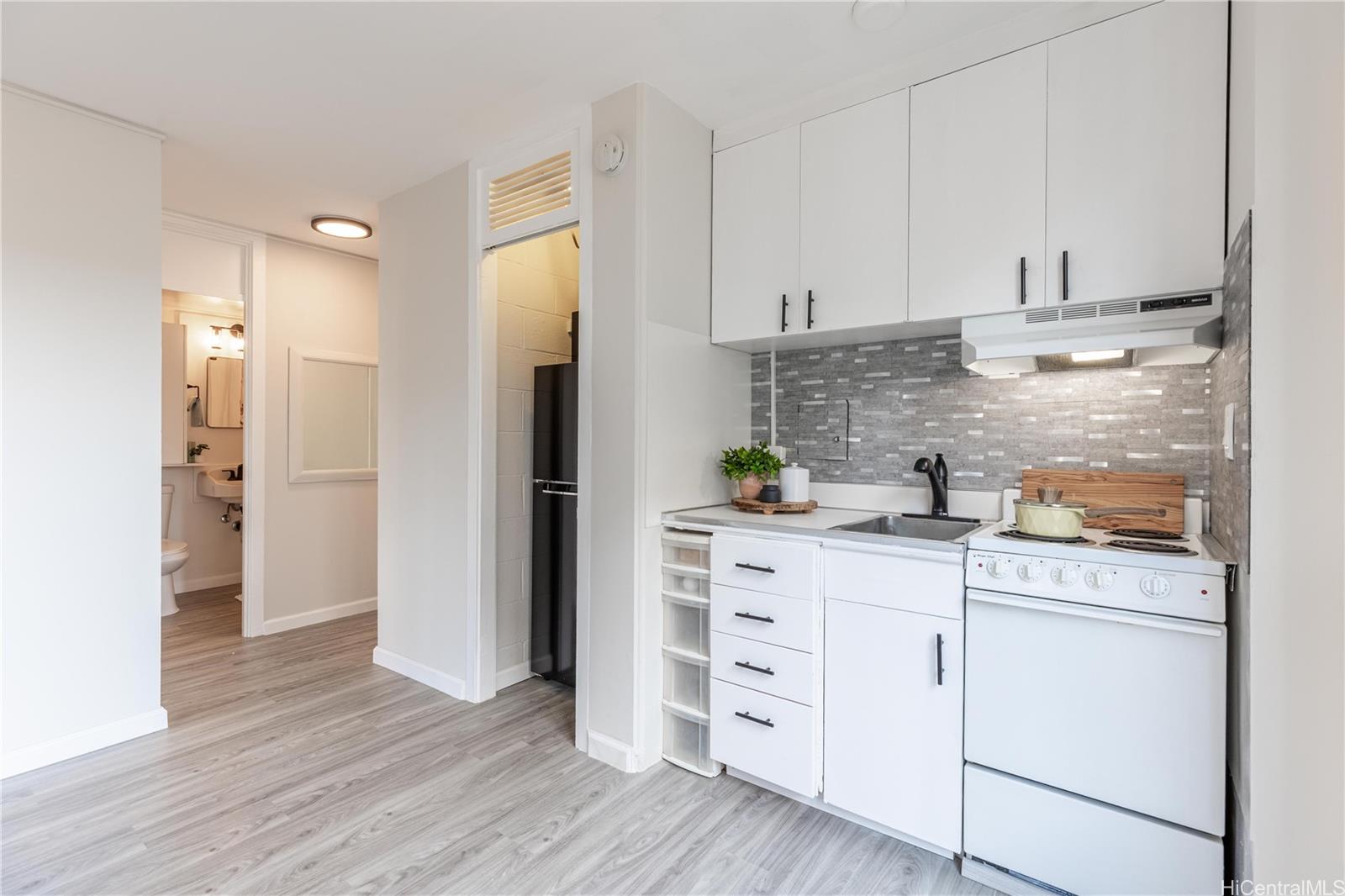 445 Kaiolu Street  Unit 604