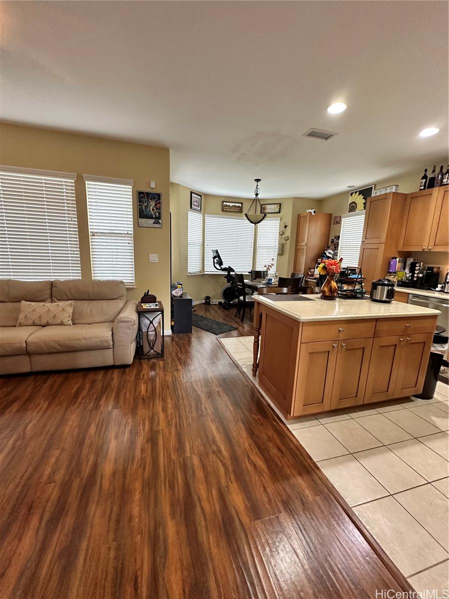 Photo 6 of 25