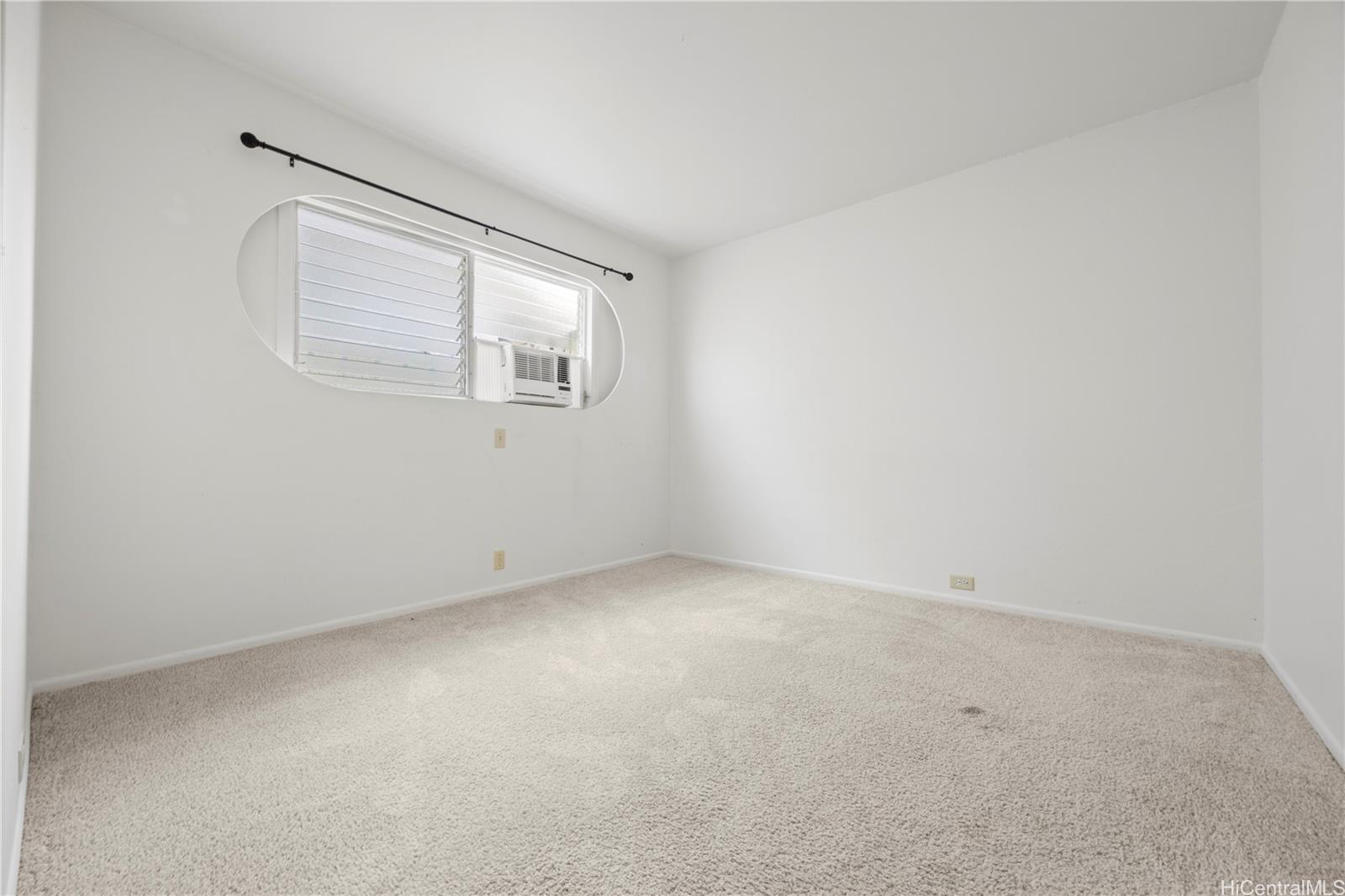 Photo 18 of 25