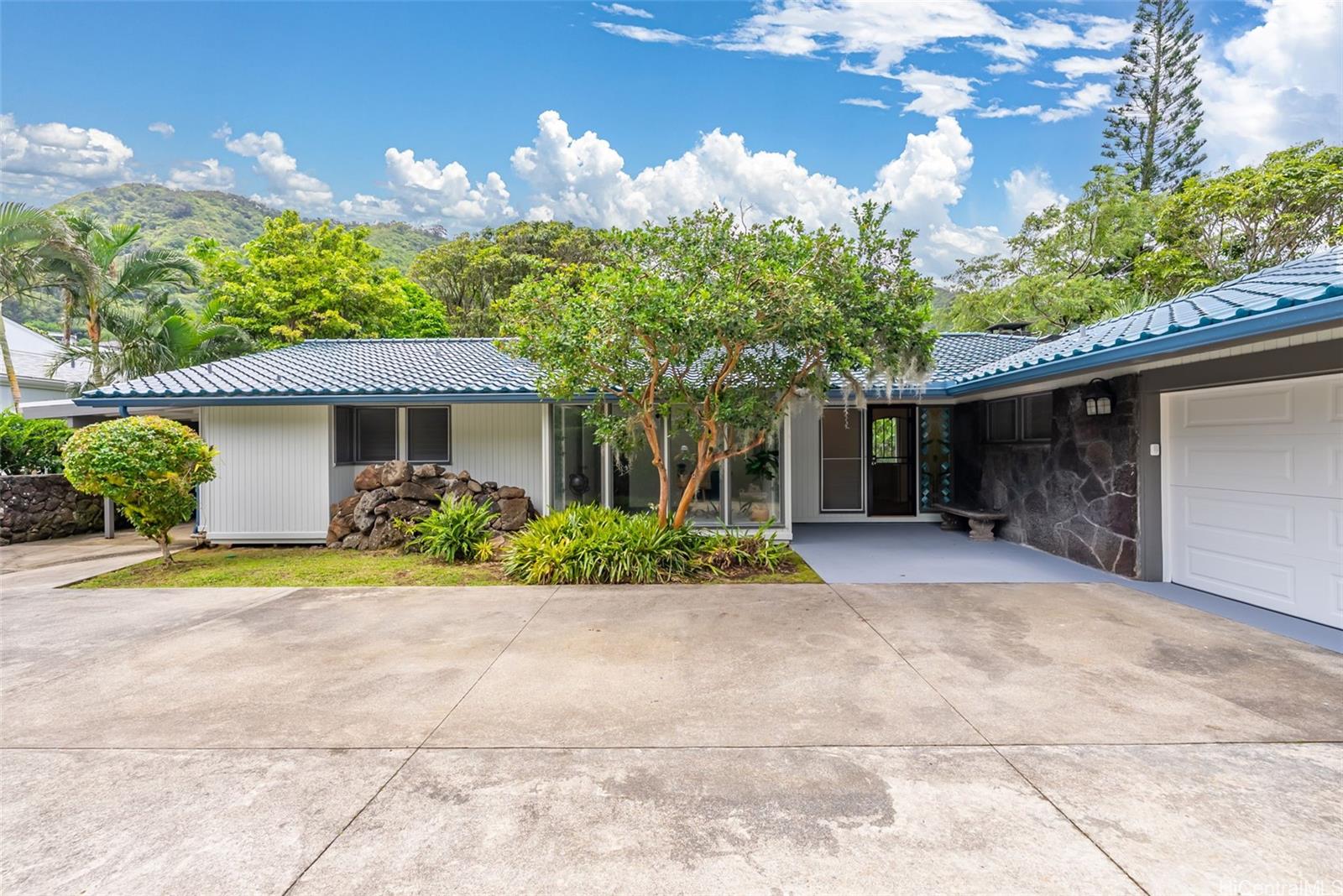 3621 Nuuanu Pali Drive