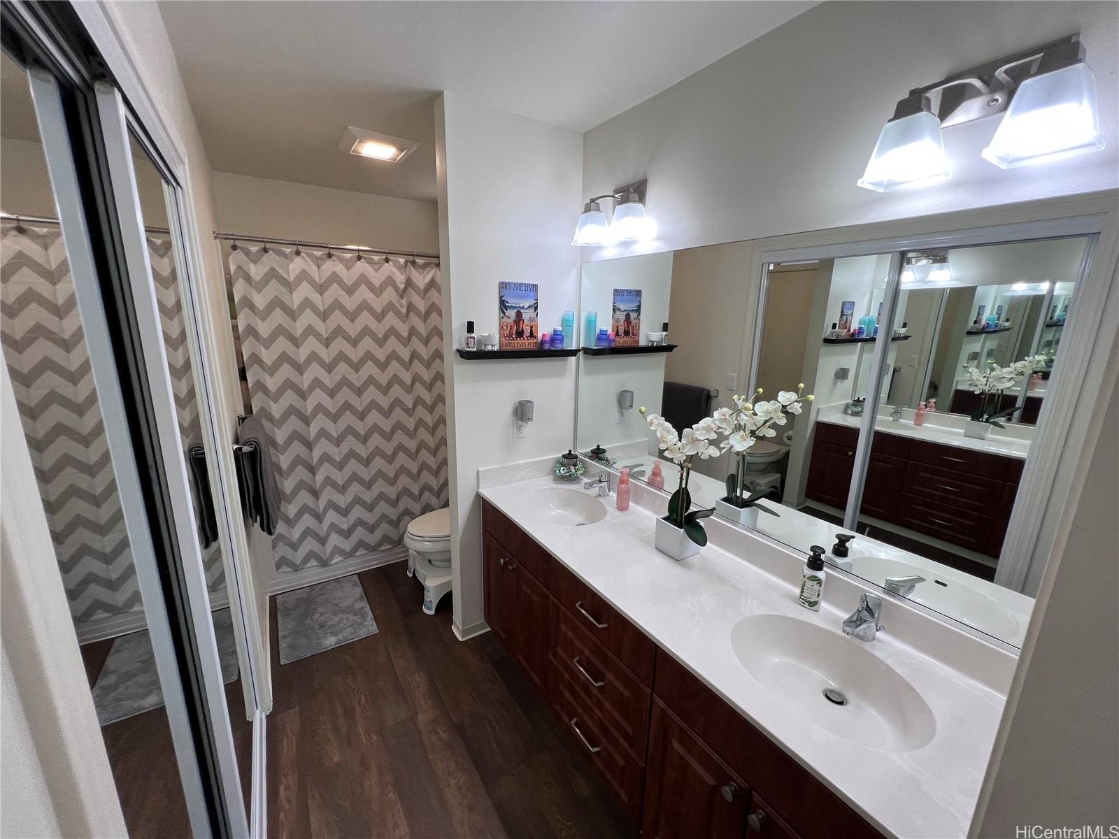 Photo 19 of 25